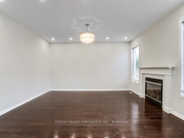 Photo 11 of 923 Vickerman Way, Milton, Coates — HOMEH