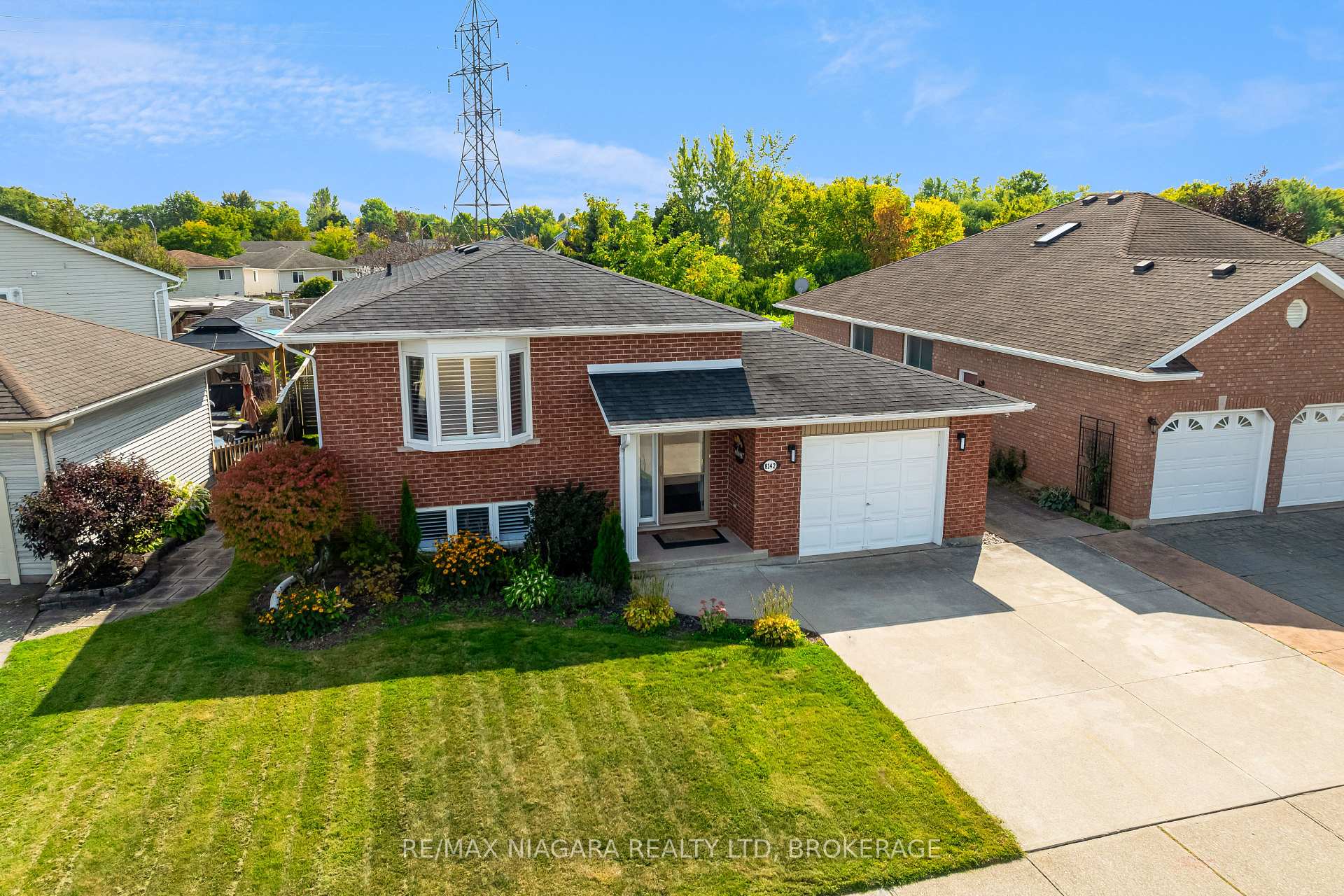 Photo 1 of 8142 Marcon Street, Niagara Falls, Ascot — HOMEH