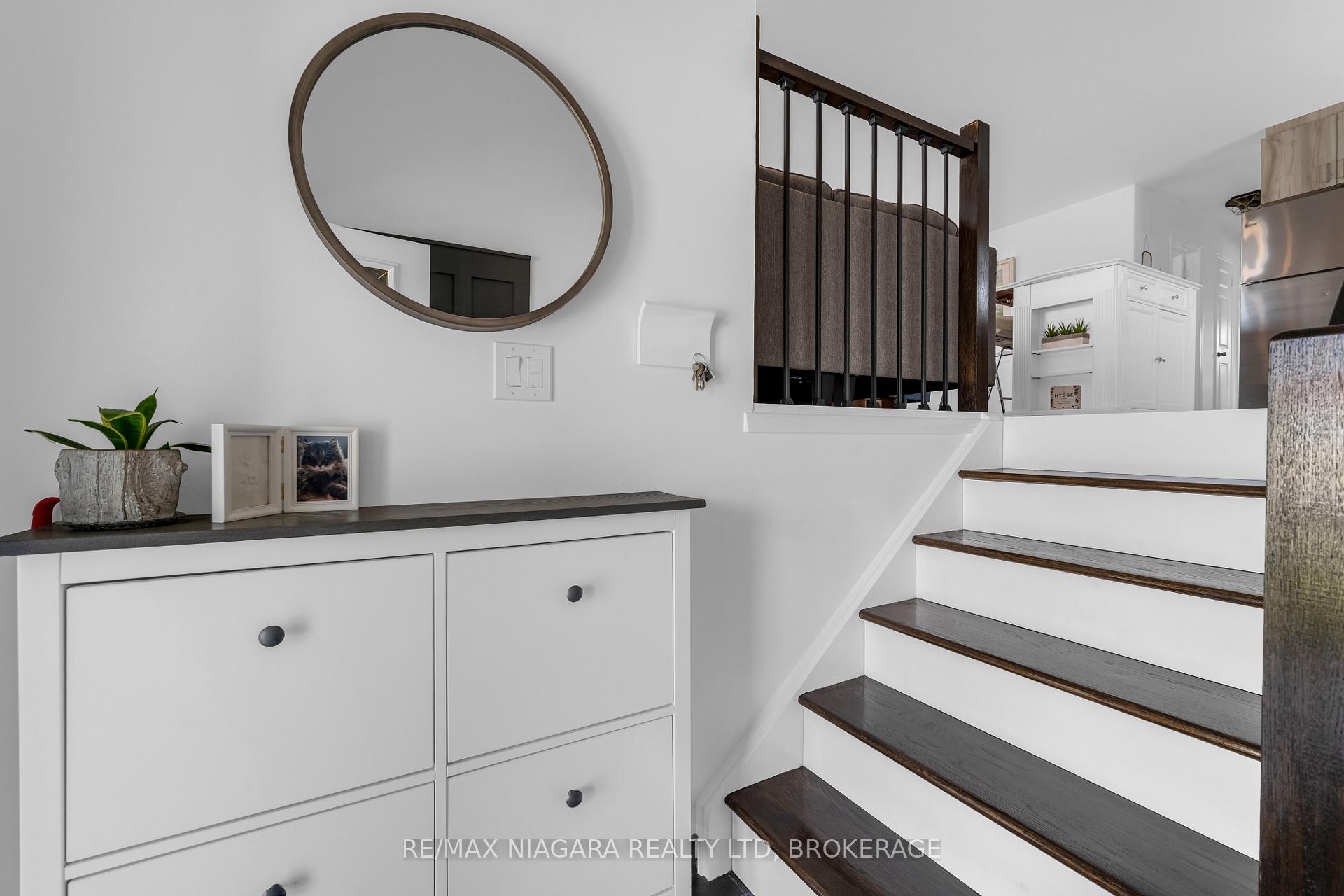 Photo 3 of 8142 Marcon Street, Niagara Falls, Ascot — HOMEH
