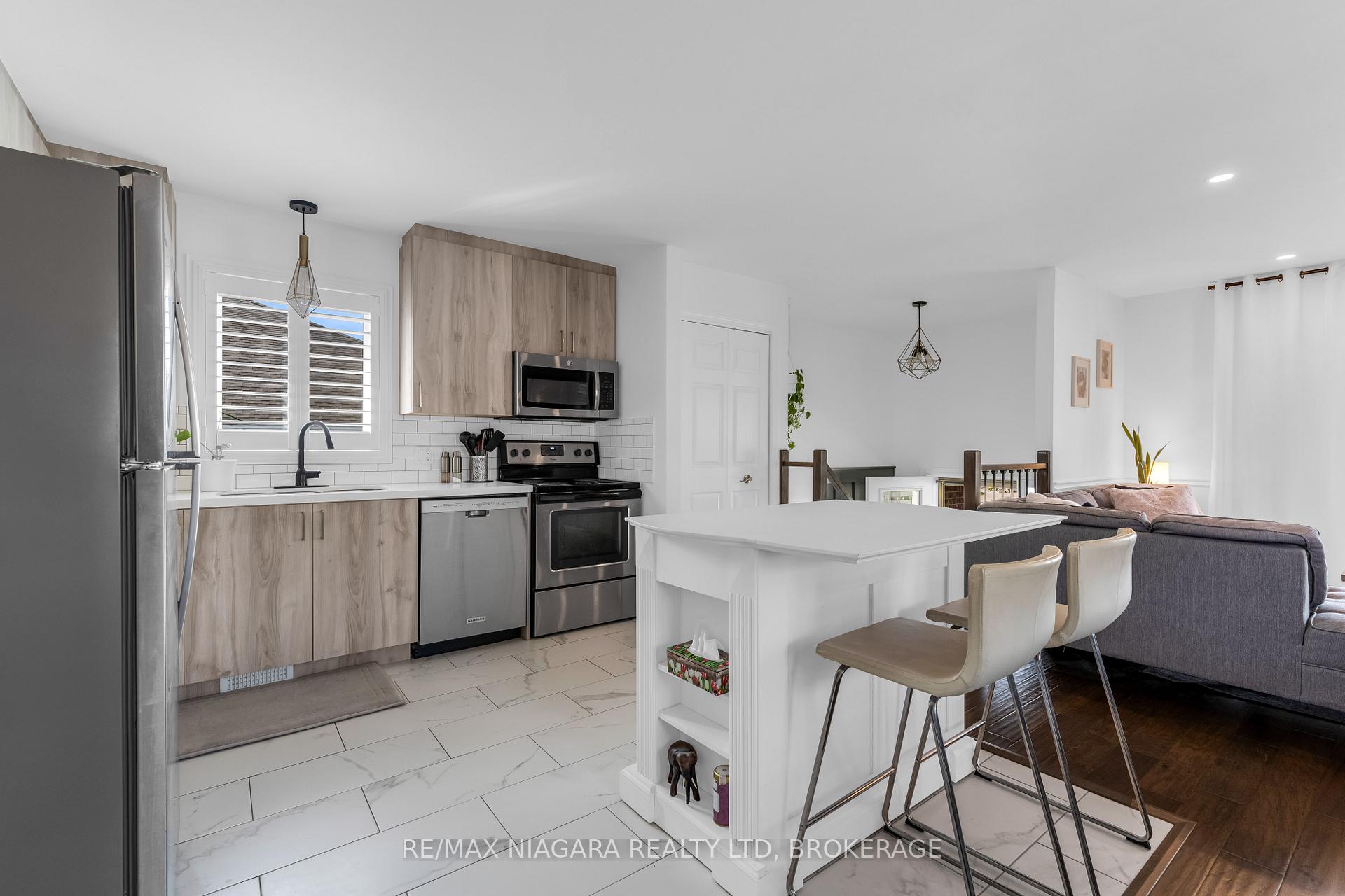 Photo 6 of 8142 Marcon Street, Niagara Falls, Ascot — HOMEH