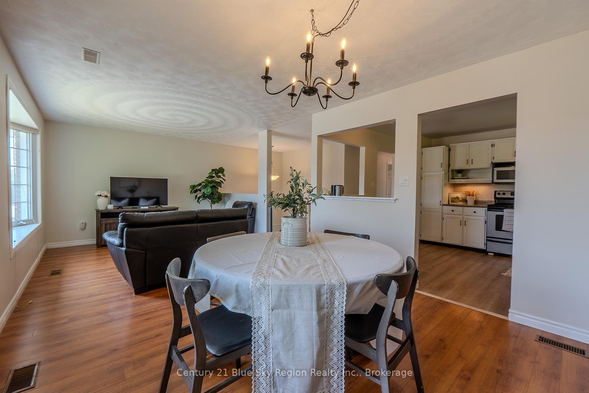 Photo 9 of 5 Merlin Avenue, North Bay, Birchaven — HOMEH