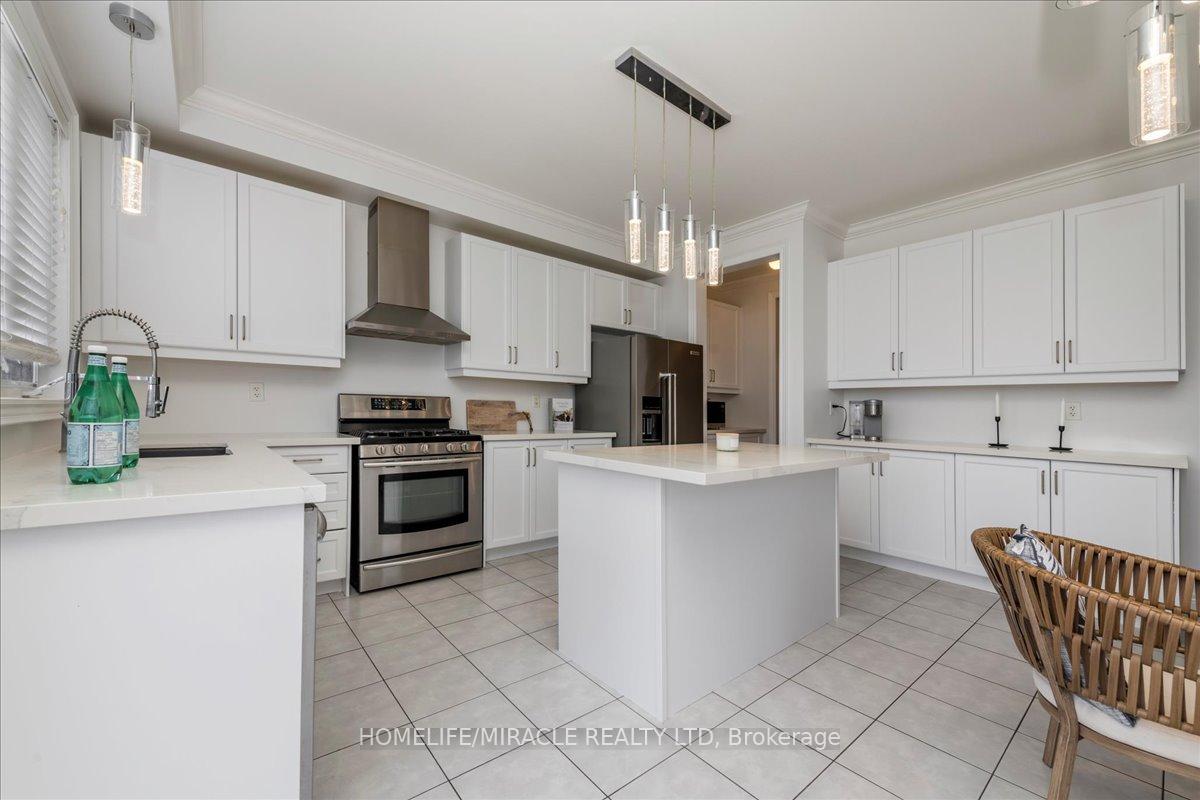 Photo 11 of 74 Cauthers Crescent, New Tecumseth, Alliston — HOMEH