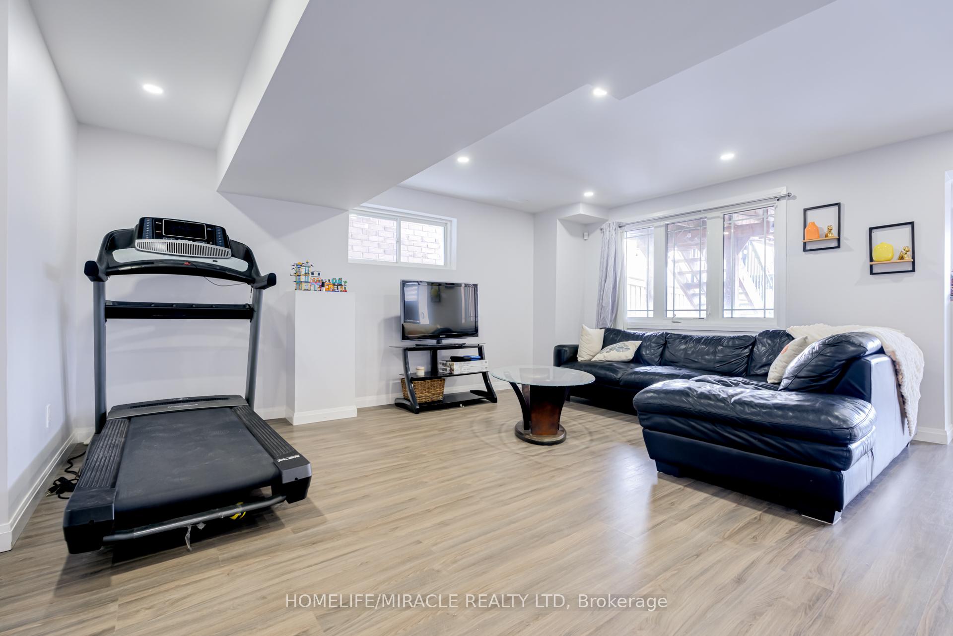 Photo 30 of 74 Cauthers Crescent, New Tecumseth, Alliston — HOMEH