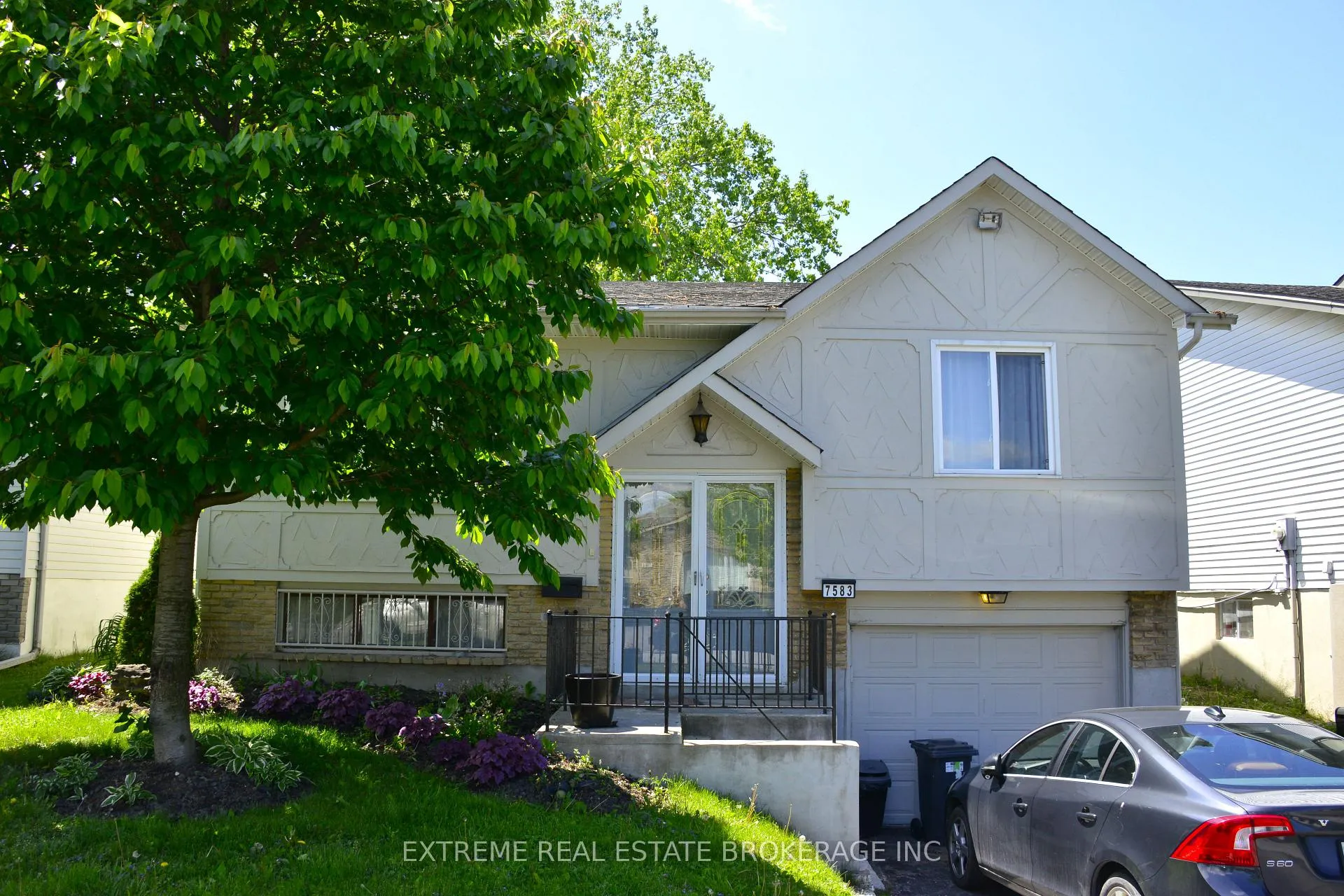 Photo 1 of 7583 Rainbow Crescent, Niagara Falls, Marineland — HOMEH