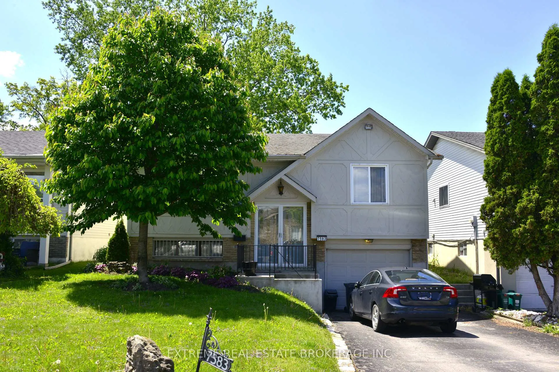 Photo 2 of 7583 Rainbow Crescent, Niagara Falls, Marineland — HOMEH