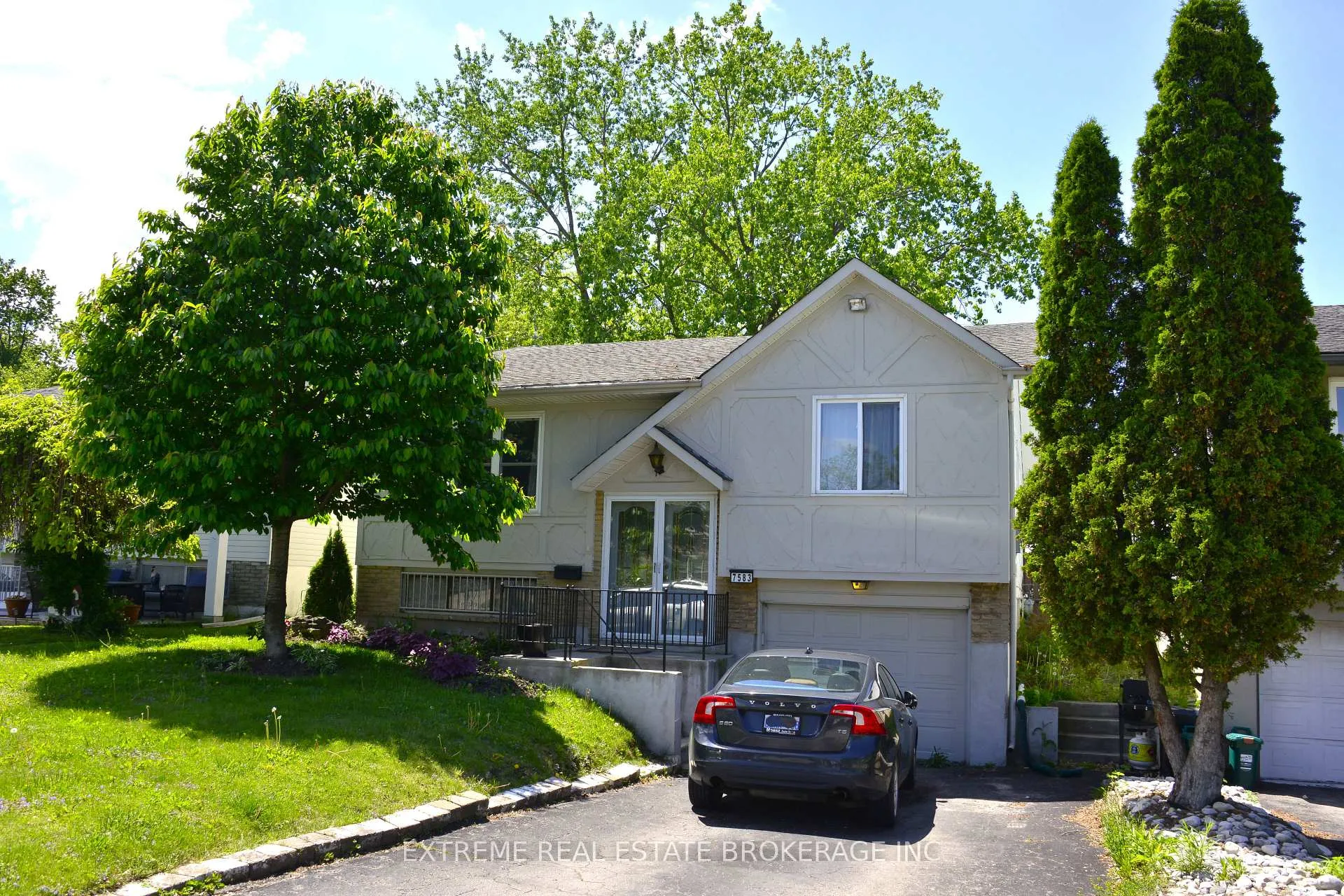 Photo 5 of 7583 Rainbow Crescent, Niagara Falls, Marineland — HOMEH
