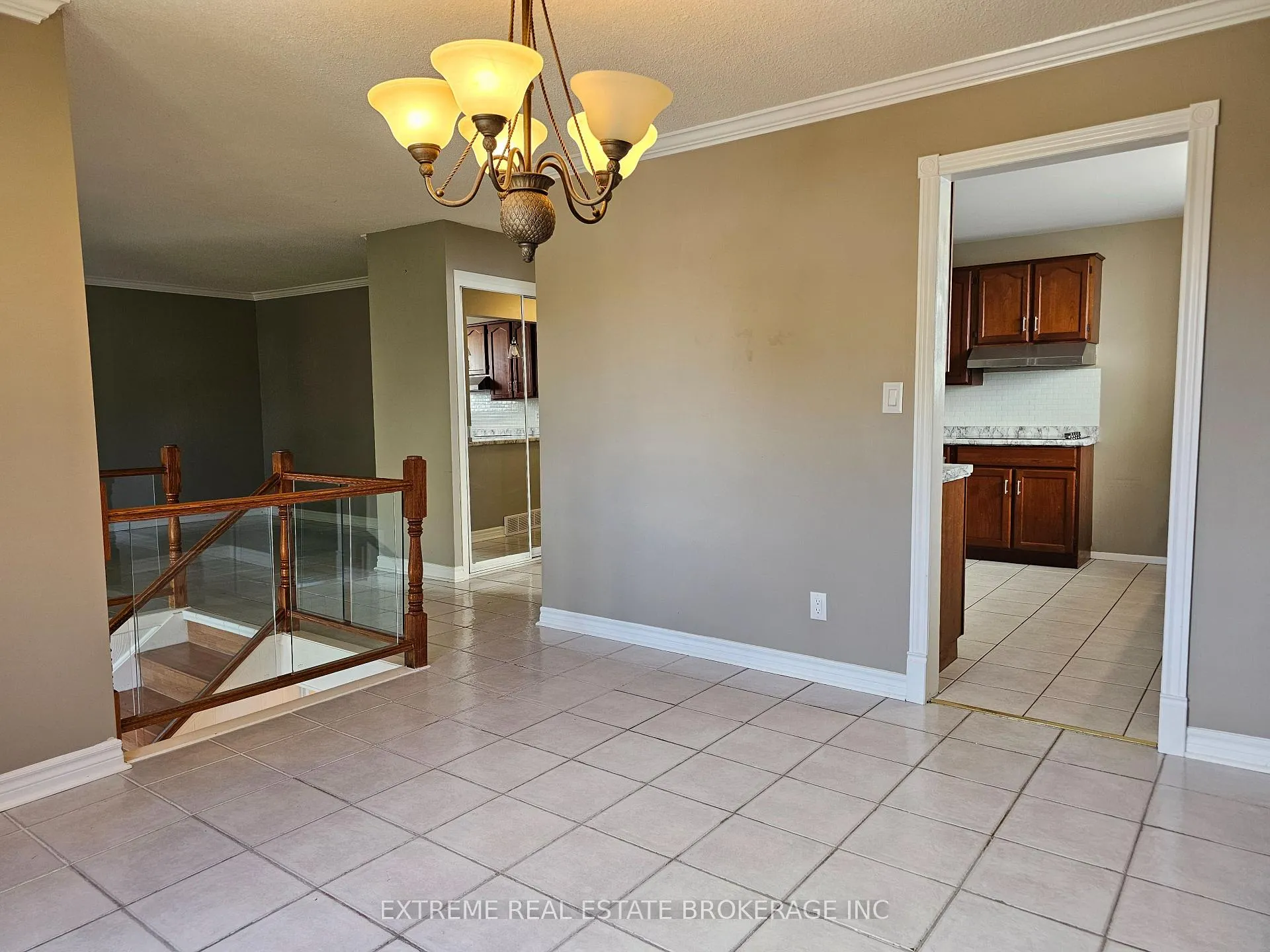 Photo 12 of 7583 Rainbow Crescent, Niagara Falls, Marineland — HOMEH