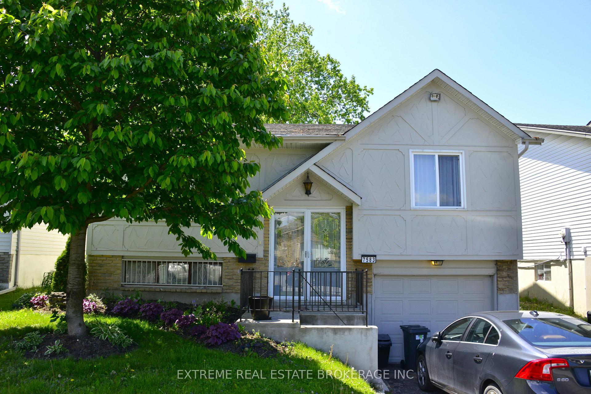 Front of 7583 Rainbow Crescent