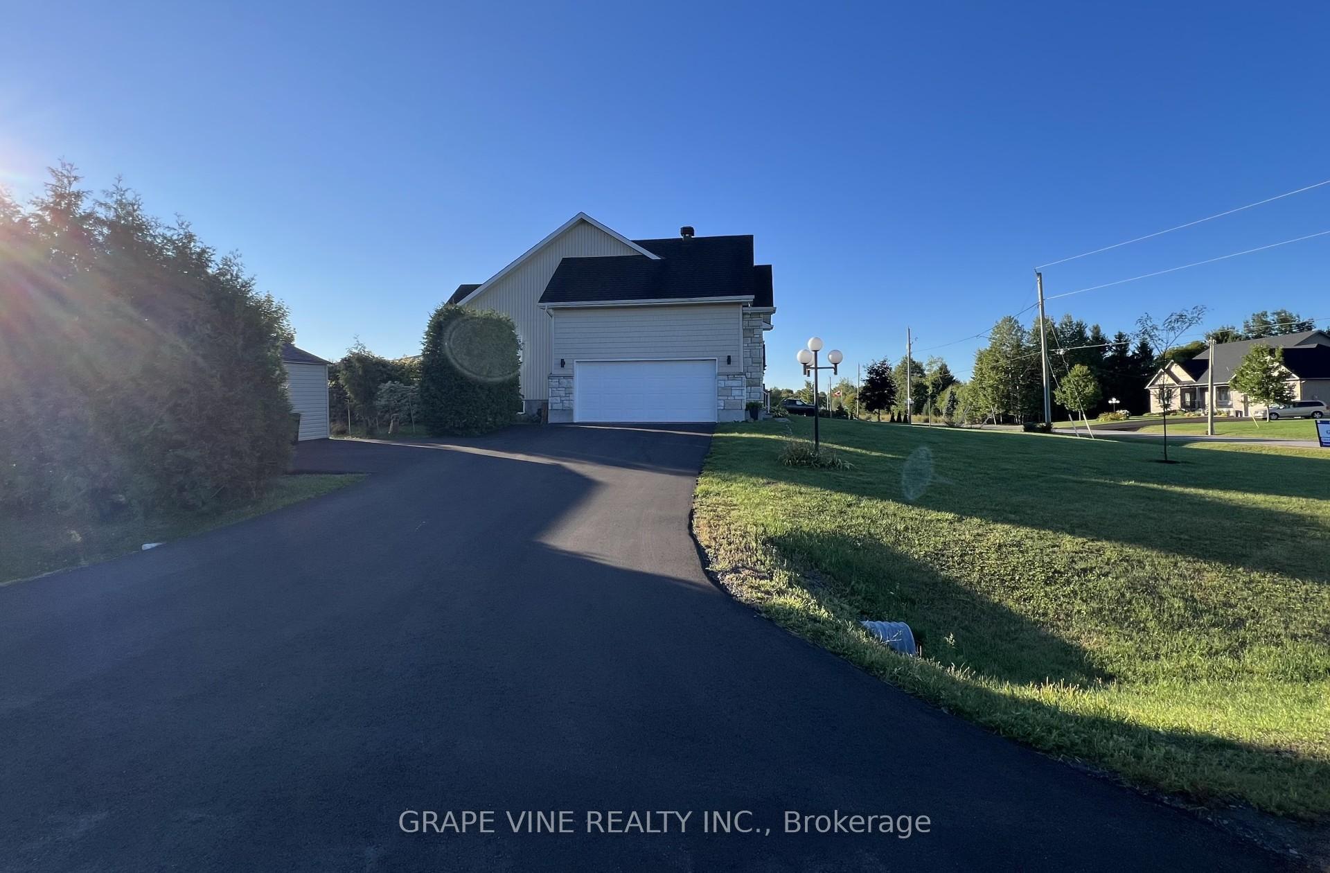 Photo 3 of 5607 Maklynne Way, Ottawa, Vars Village — HOMEH