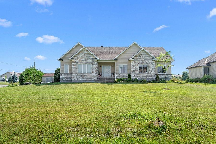 Photo 4 of 5607 Maklynne Way, Ottawa, Vars Village — HOMEH