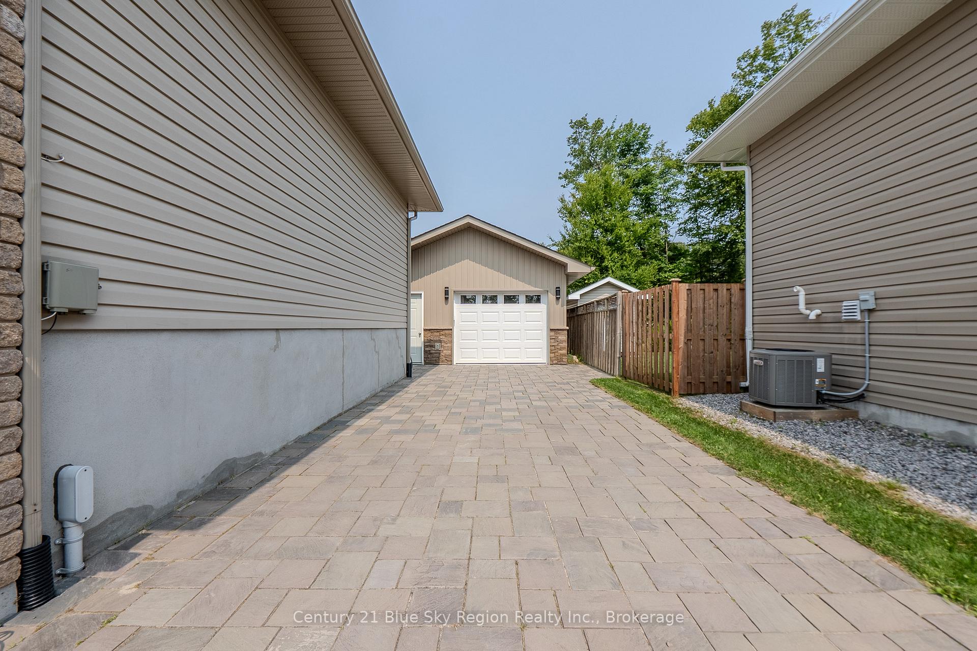 Photo 36 of 170 Carmichael Drive, North Bay, Airport — HOMEH