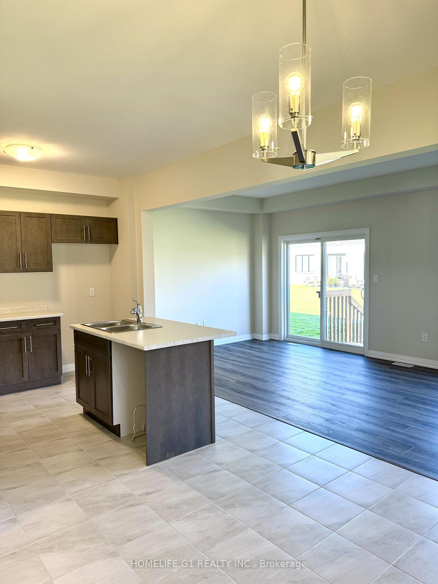 Photo 2 of 105 Acacia Road, Pelham, Fonthill — HOMEH
