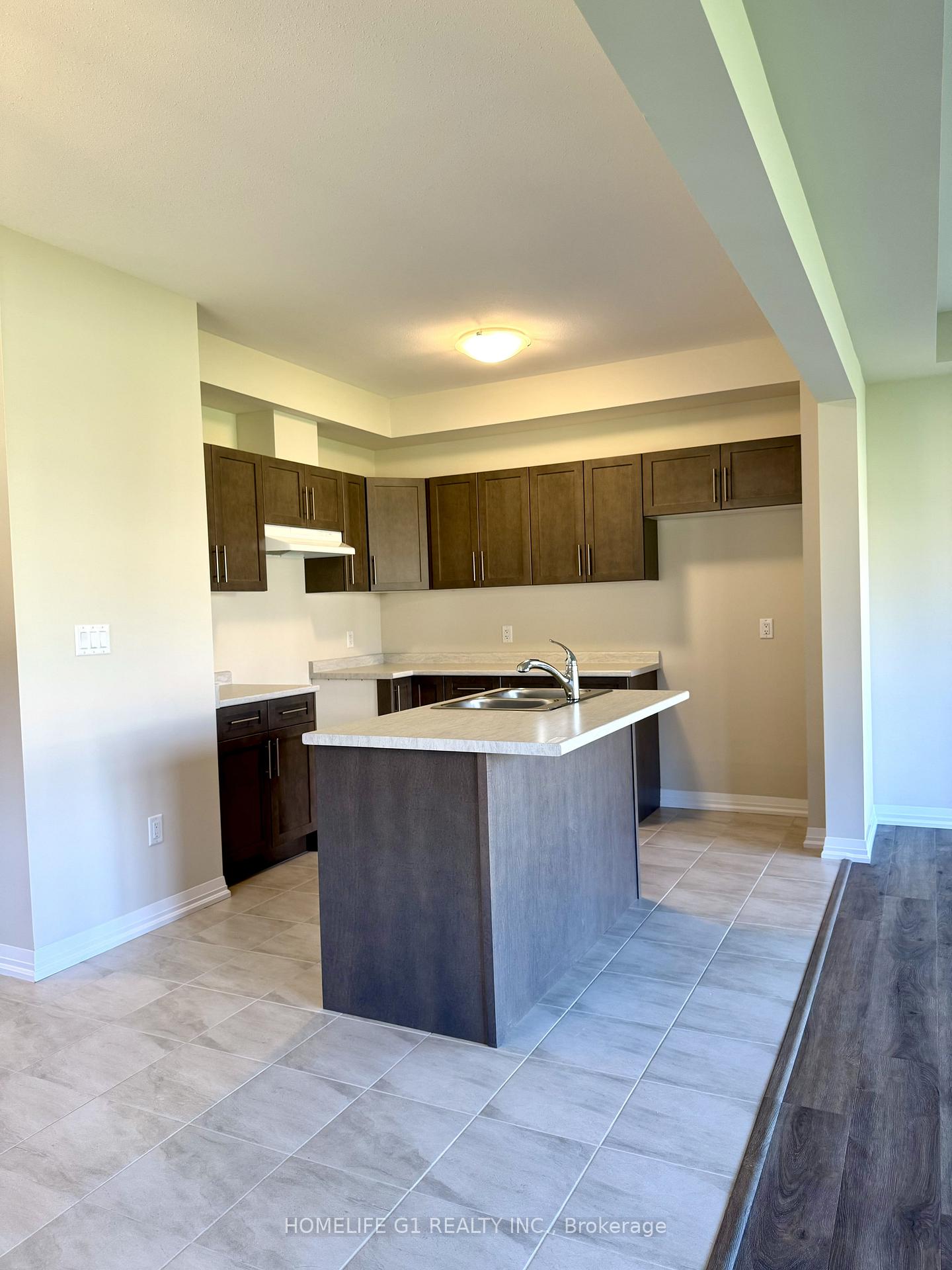 Photo 4 of 105 Acacia Road, Pelham, Fonthill — HOMEH