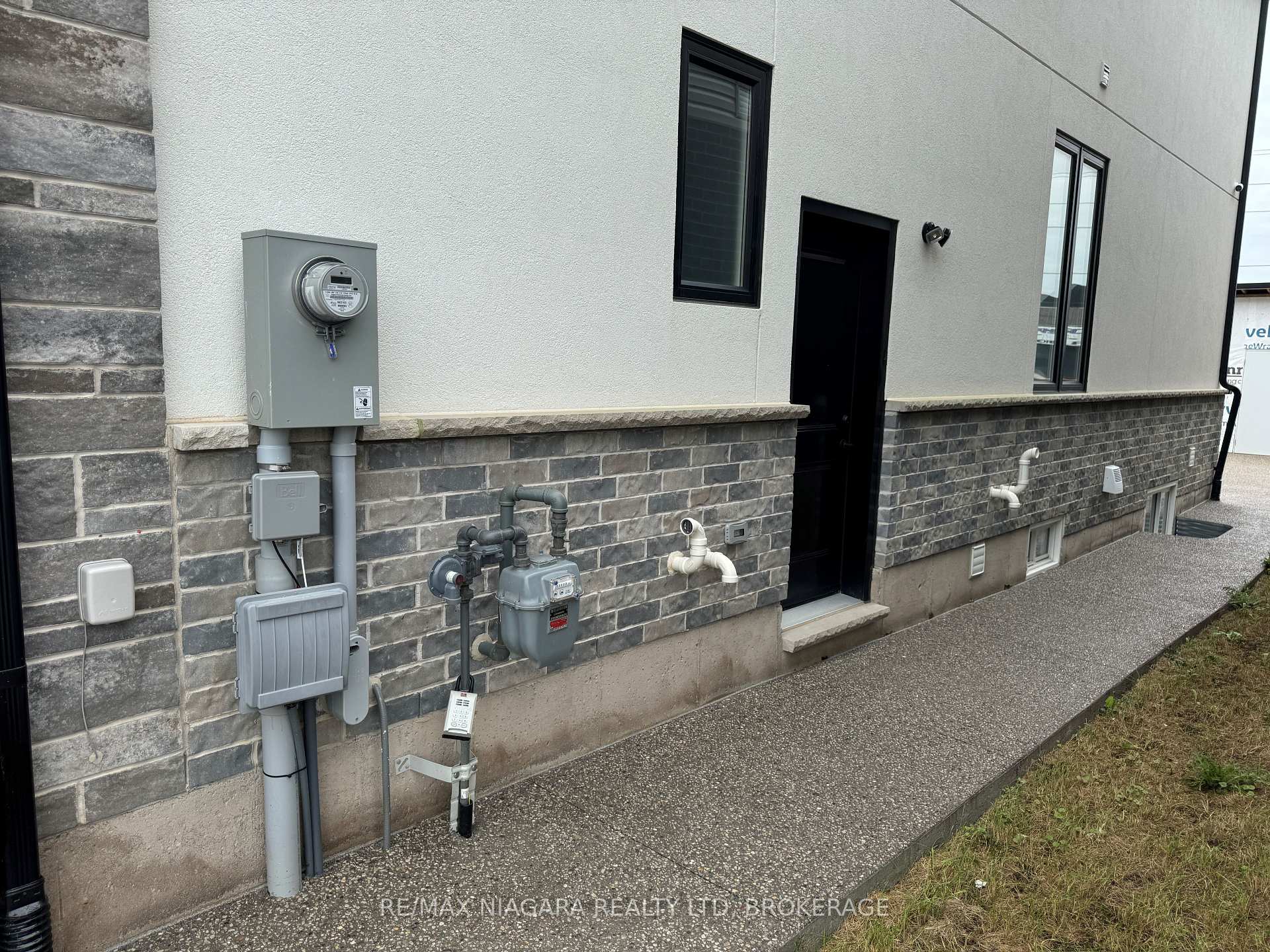 Photo 3 of Unit Lower, 7872 Seabiscuit Drive, Niagara Falls, Ascot — HOMEH