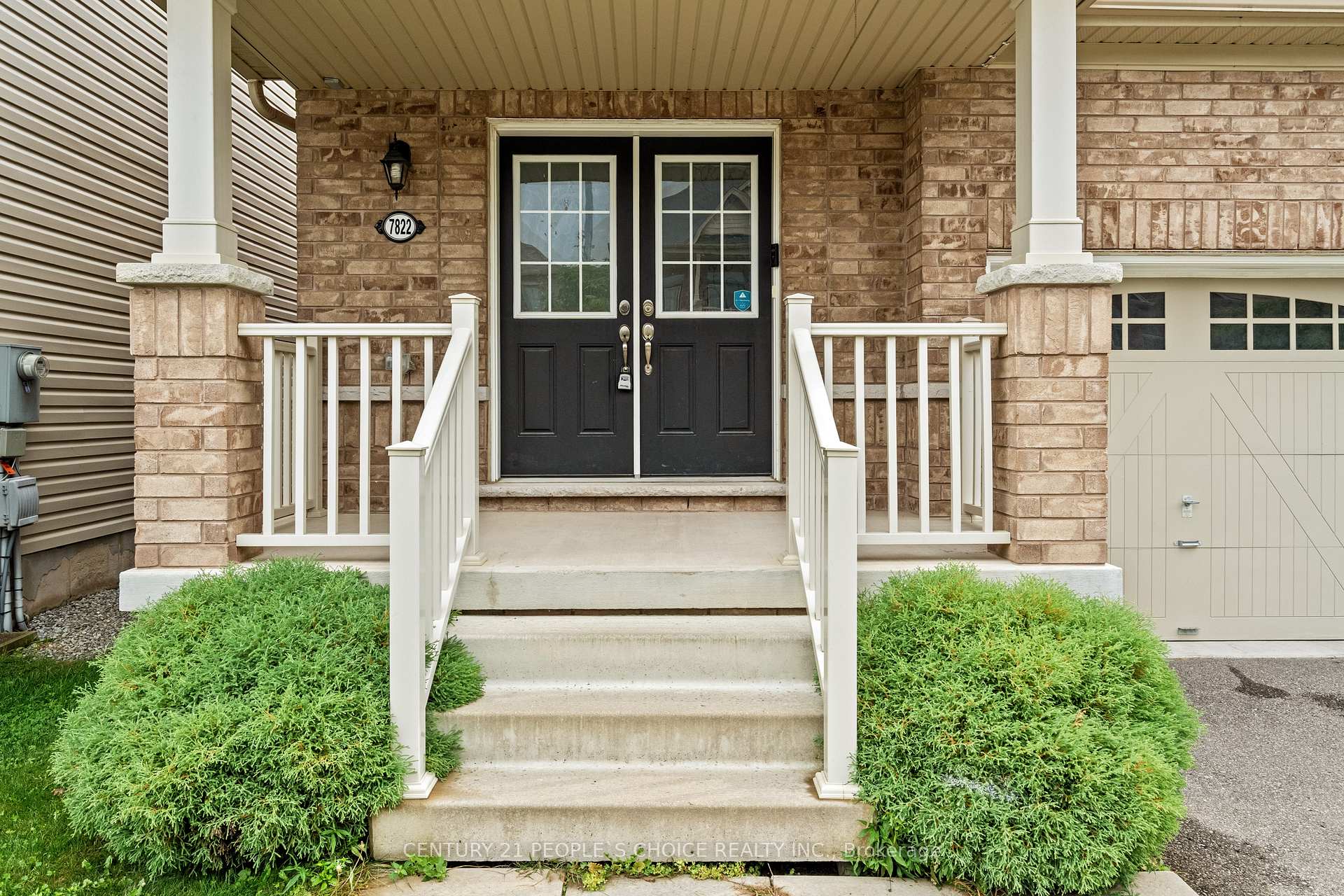 Photo 4 of 7822 Juneberry Drive, Niagara Falls, Brown — HOMEH