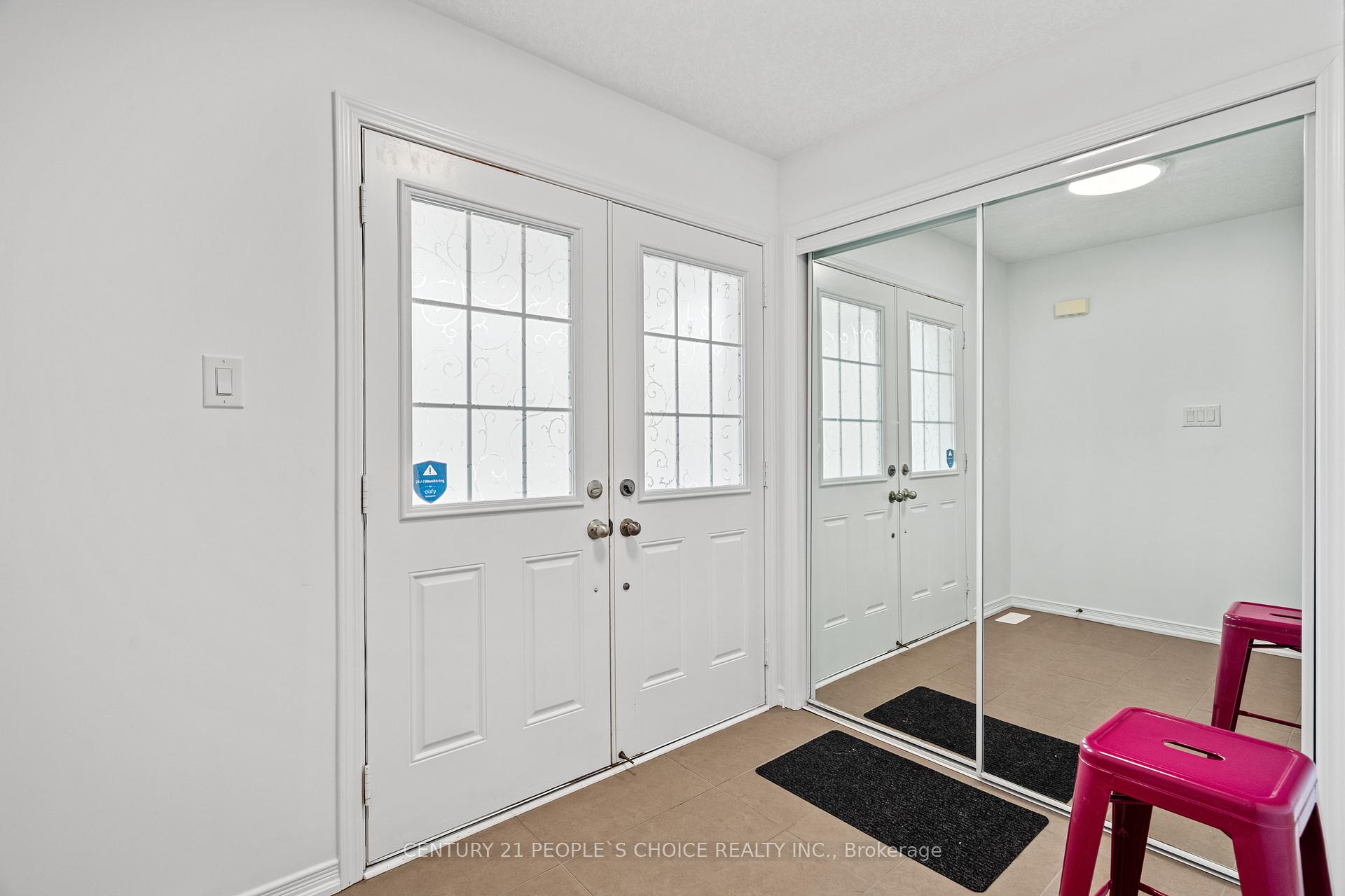 Photo 6 of 7822 Juneberry Drive, Niagara Falls, Brown — HOMEH