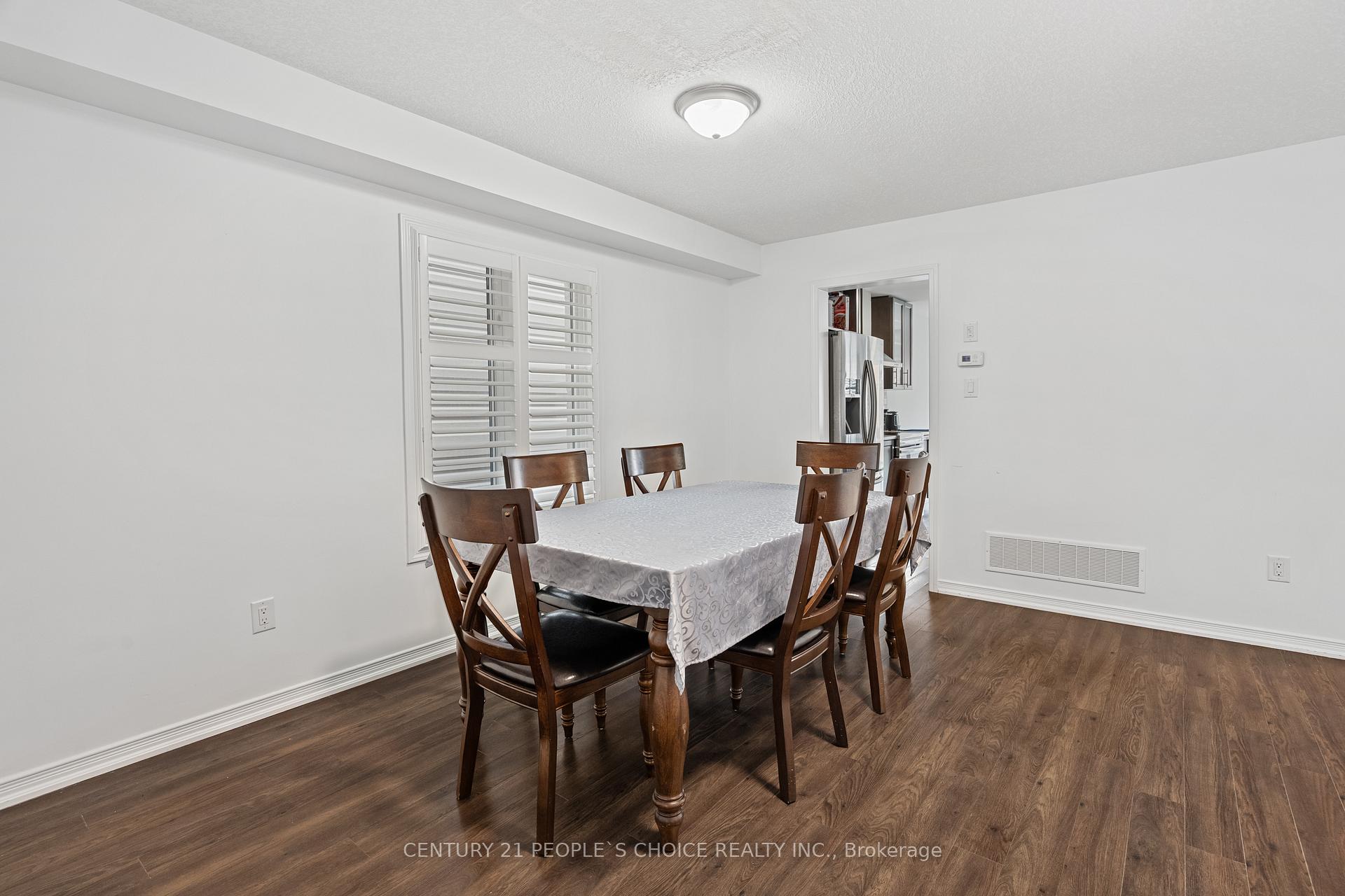 Photo 8 of 7822 Juneberry Drive, Niagara Falls, Brown — HOMEH