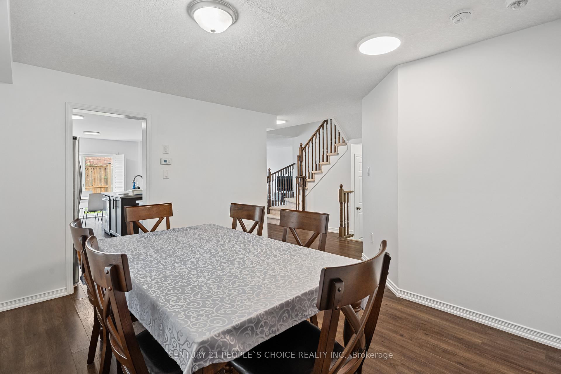 Photo 9 of 7822 Juneberry Drive, Niagara Falls, Brown — HOMEH