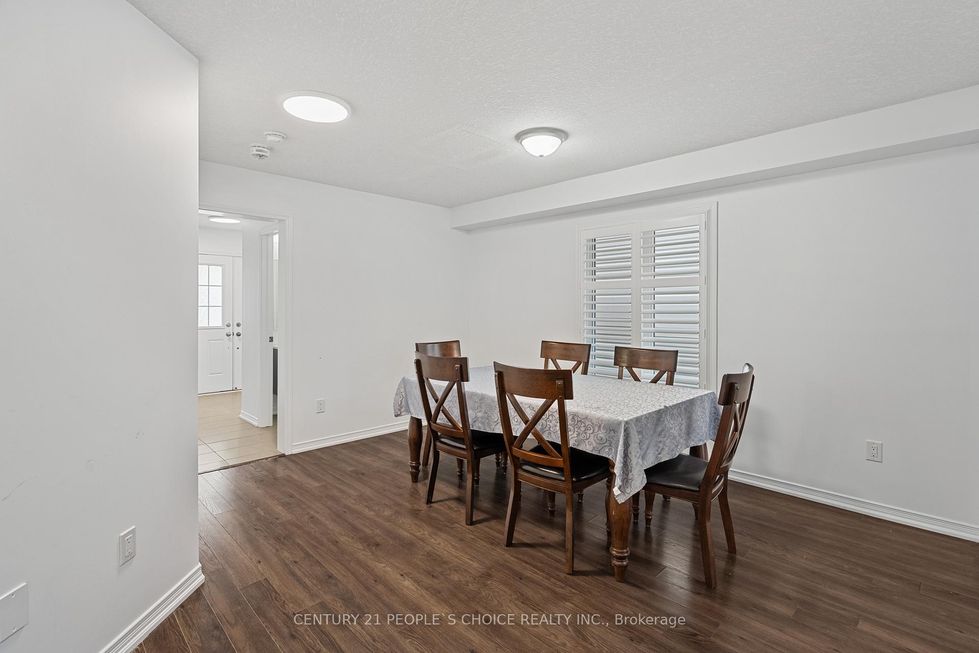 Photo 10 of 7822 Juneberry Drive, Niagara Falls, Brown — HOMEH