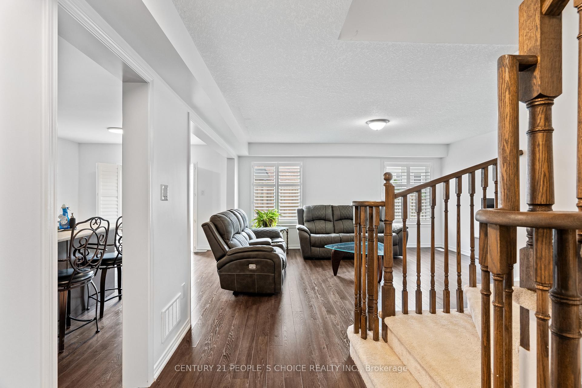 Photo 11 of 7822 Juneberry Drive, Niagara Falls, Brown — HOMEH