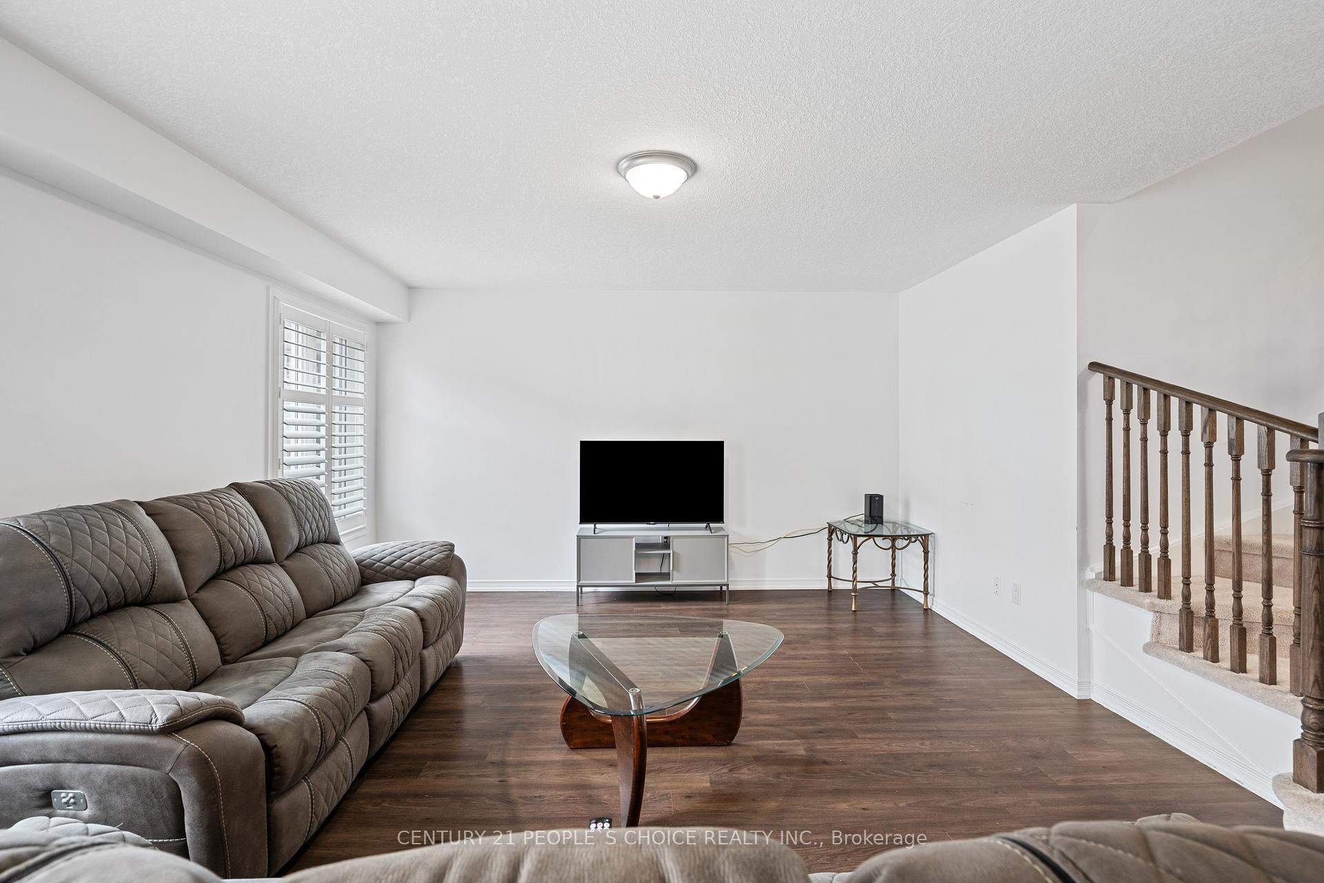 Photo 12 of 7822 Juneberry Drive, Niagara Falls, Brown — HOMEH