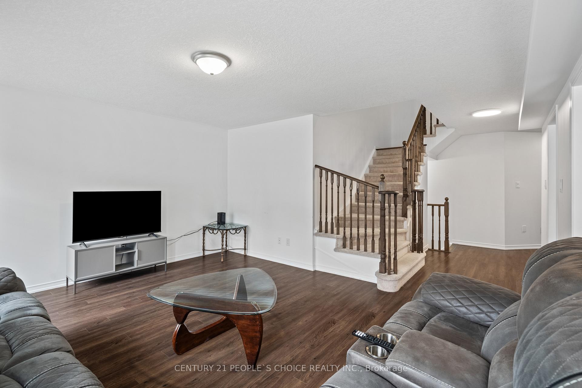 Photo 13 of 7822 Juneberry Drive, Niagara Falls, Brown — HOMEH
