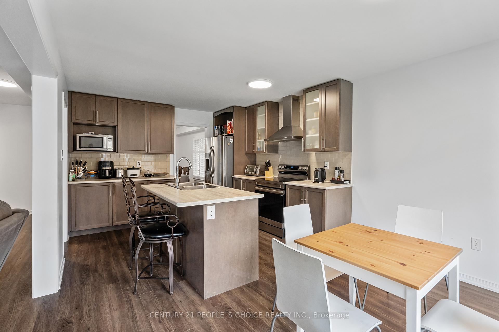Photo 16 of 7822 Juneberry Drive, Niagara Falls, Brown — HOMEH