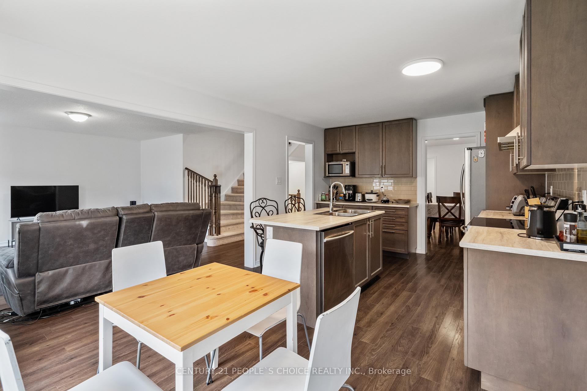 Photo 17 of 7822 Juneberry Drive, Niagara Falls, Brown — HOMEH