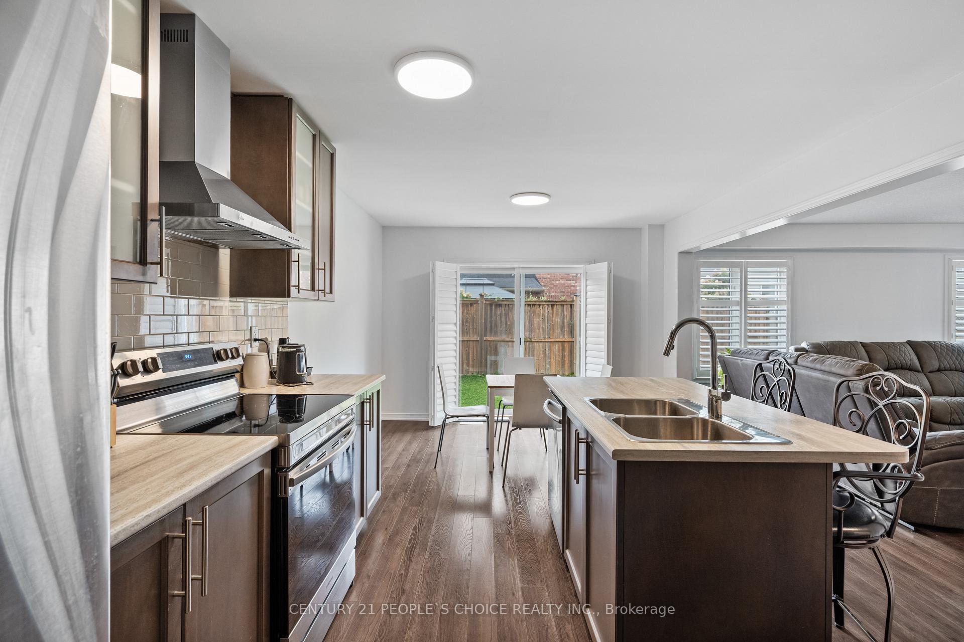 Photo 18 of 7822 Juneberry Drive, Niagara Falls, Brown — HOMEH