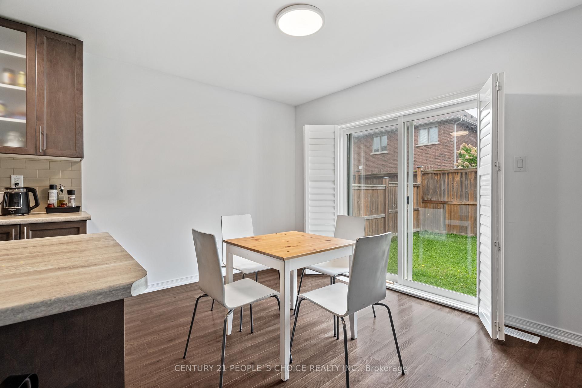 Photo 19 of 7822 Juneberry Drive, Niagara Falls, Brown — HOMEH