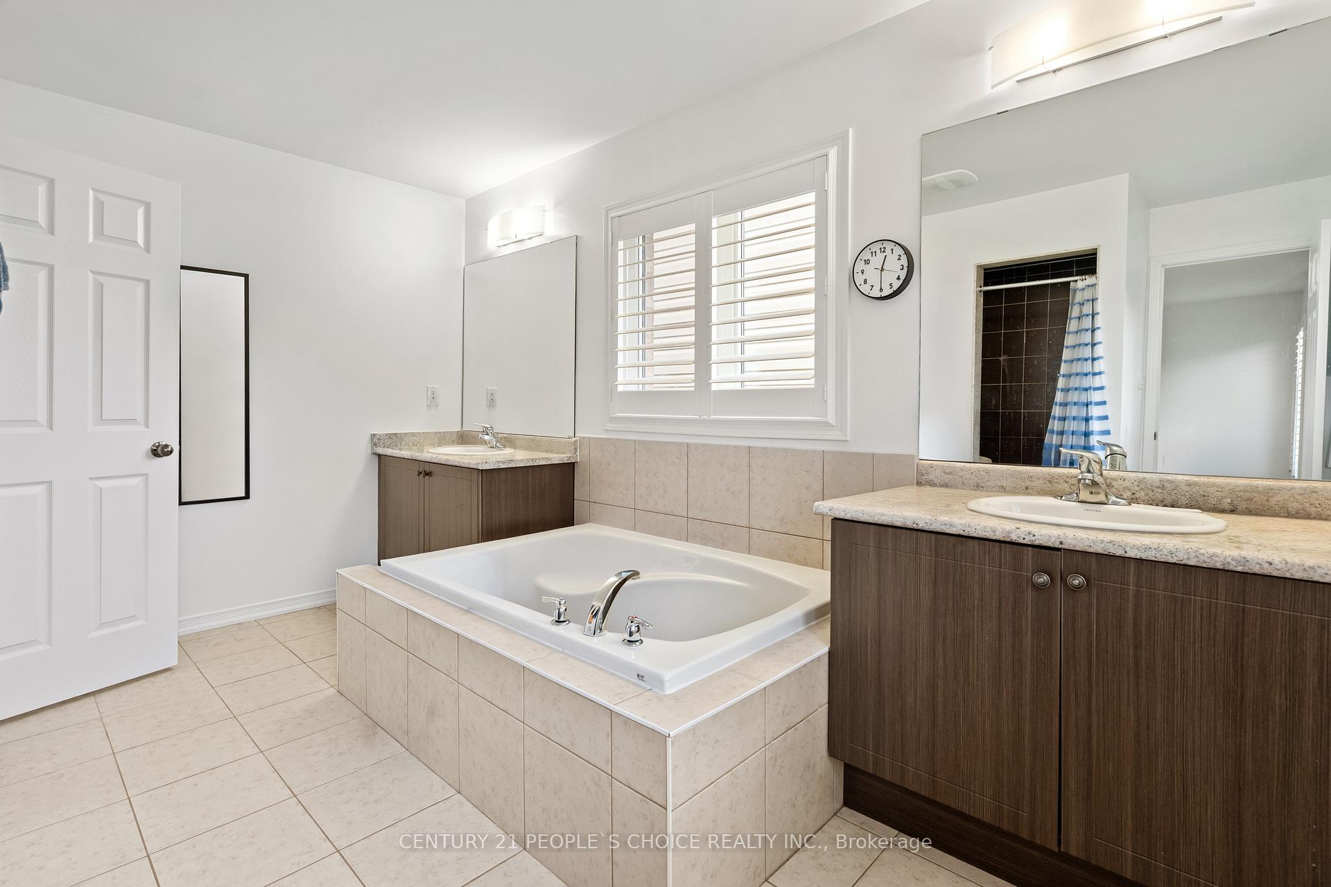 Photo 26 of 7822 Juneberry Drive, Niagara Falls, Brown — HOMEH