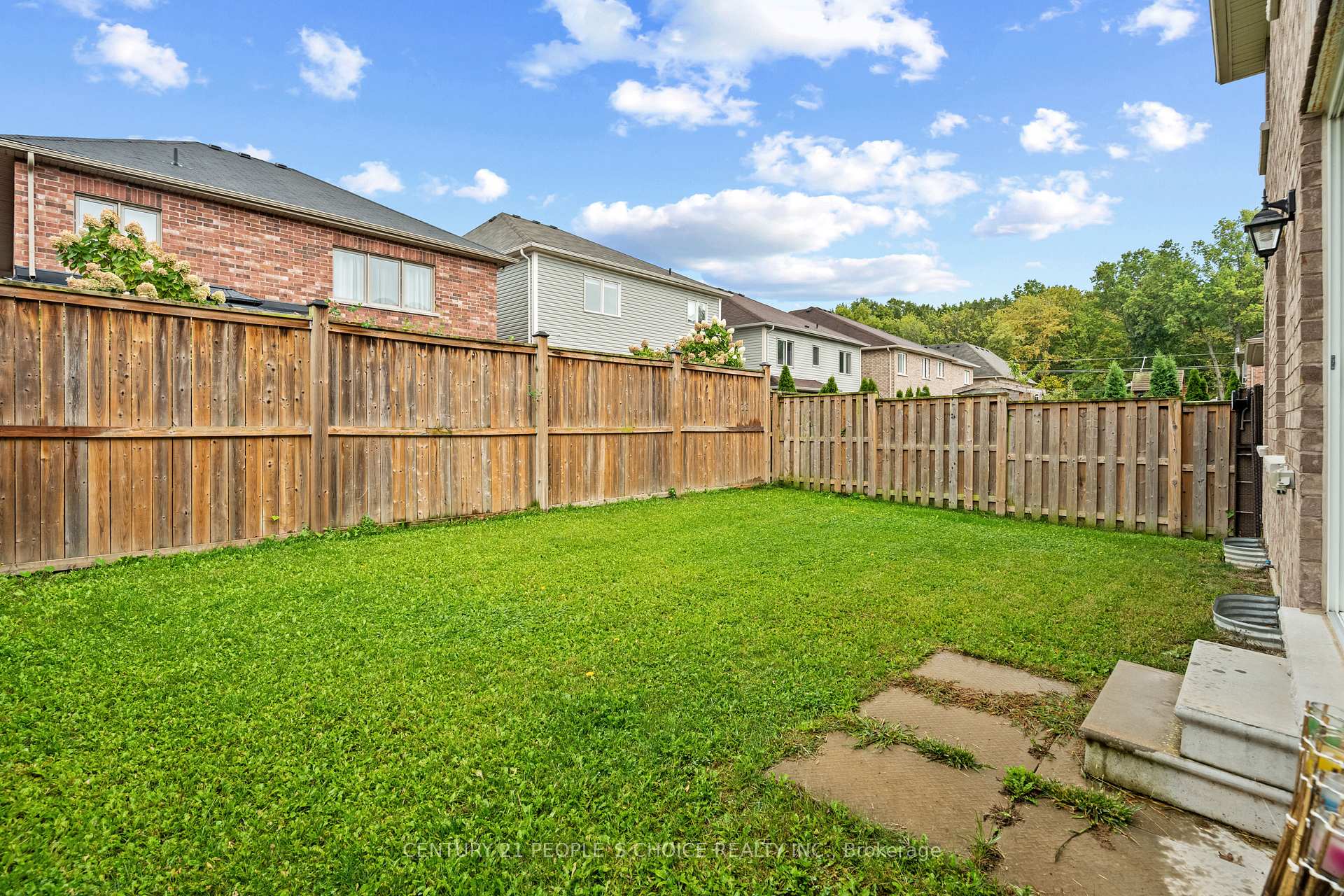 Photo 36 of 7822 Juneberry Drive, Niagara Falls, Brown — HOMEH