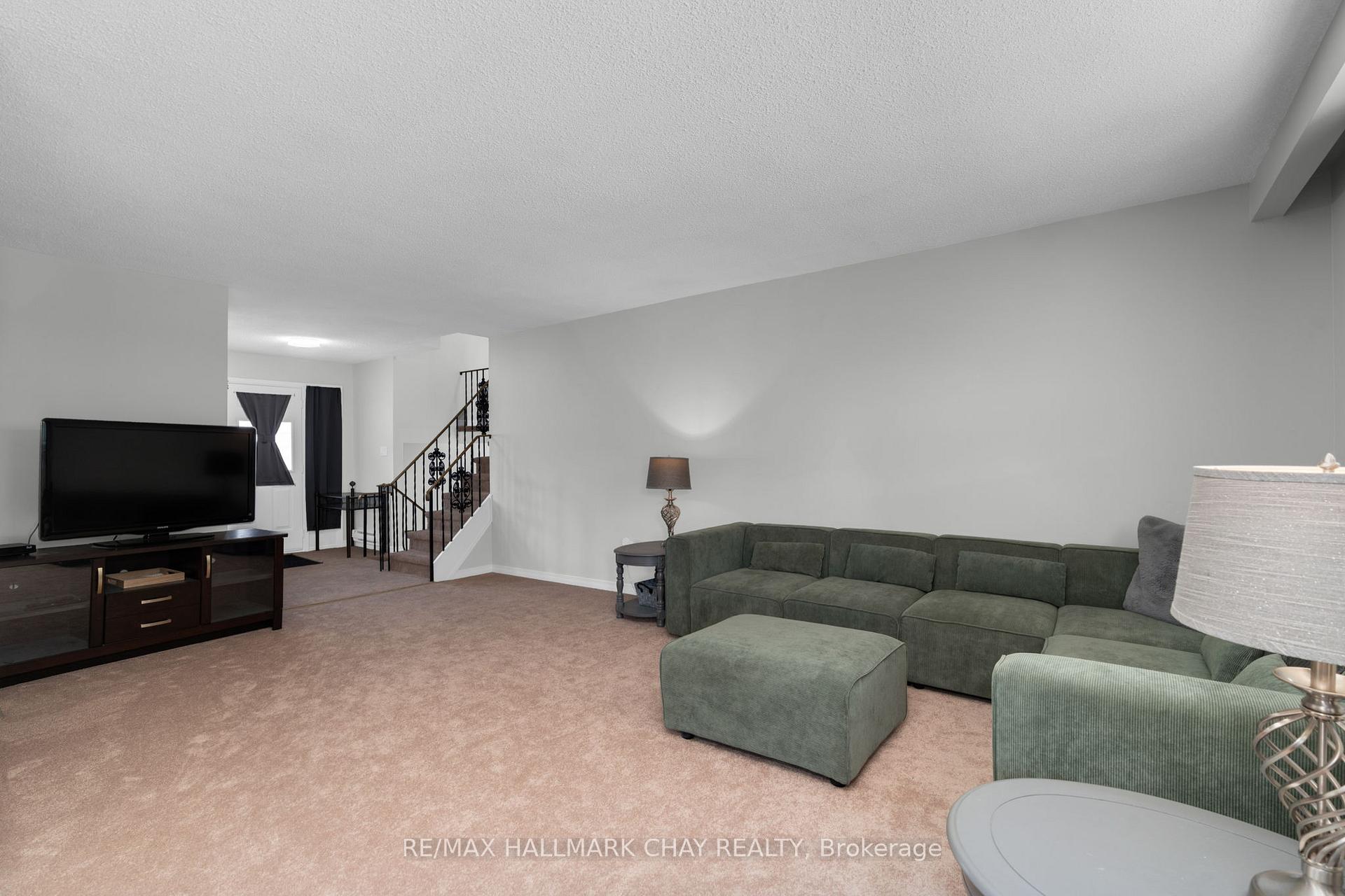 Photo 4 of 38 Lankin Boulevard, Orillia — HOMEH