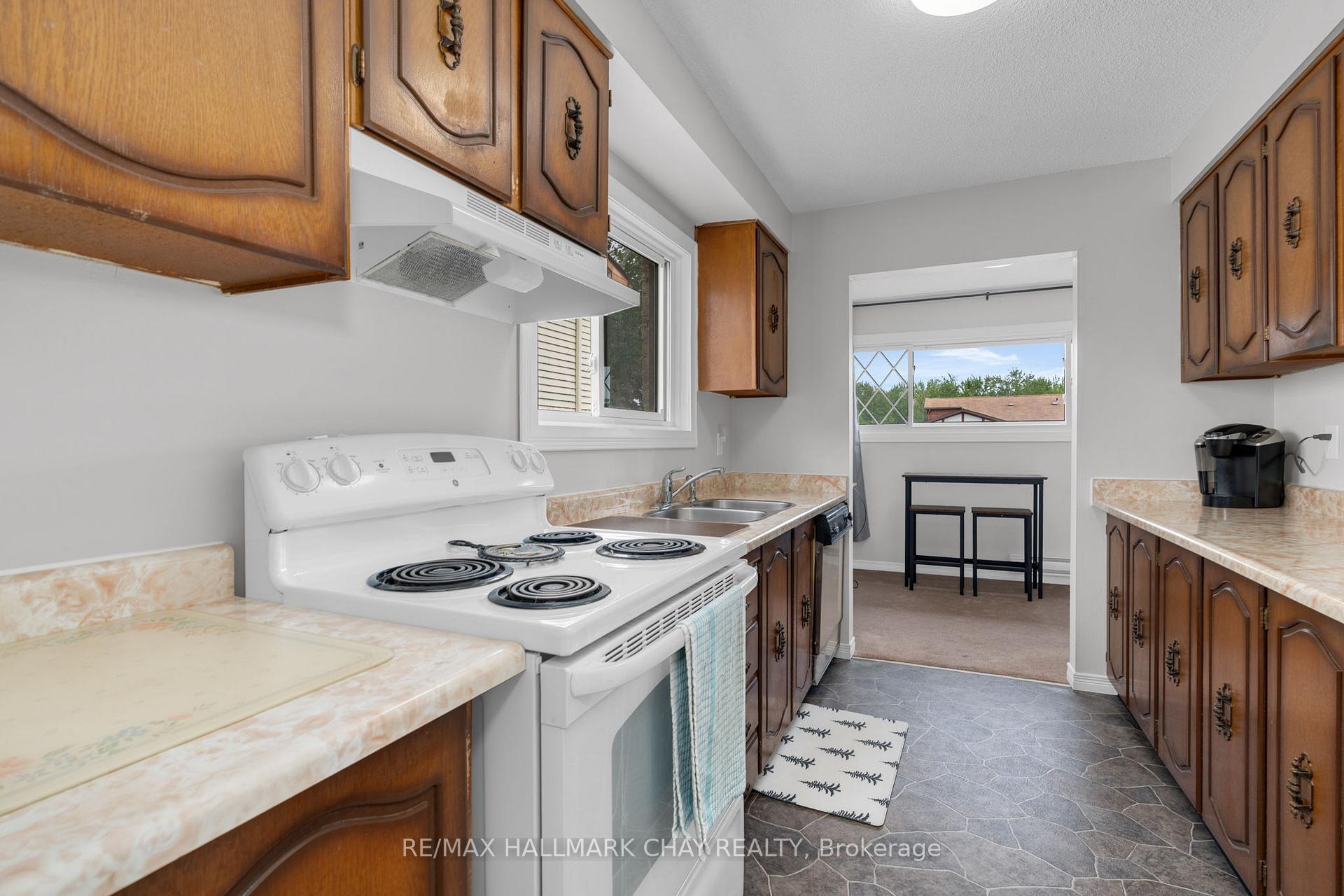 Photo 6 of 38 Lankin Boulevard, Orillia — HOMEH