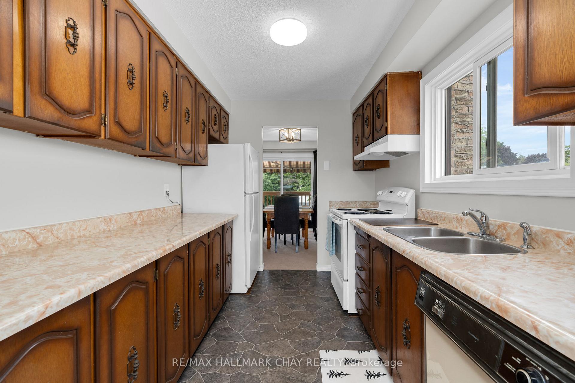Photo 7 of 38 Lankin Boulevard, Orillia — HOMEH