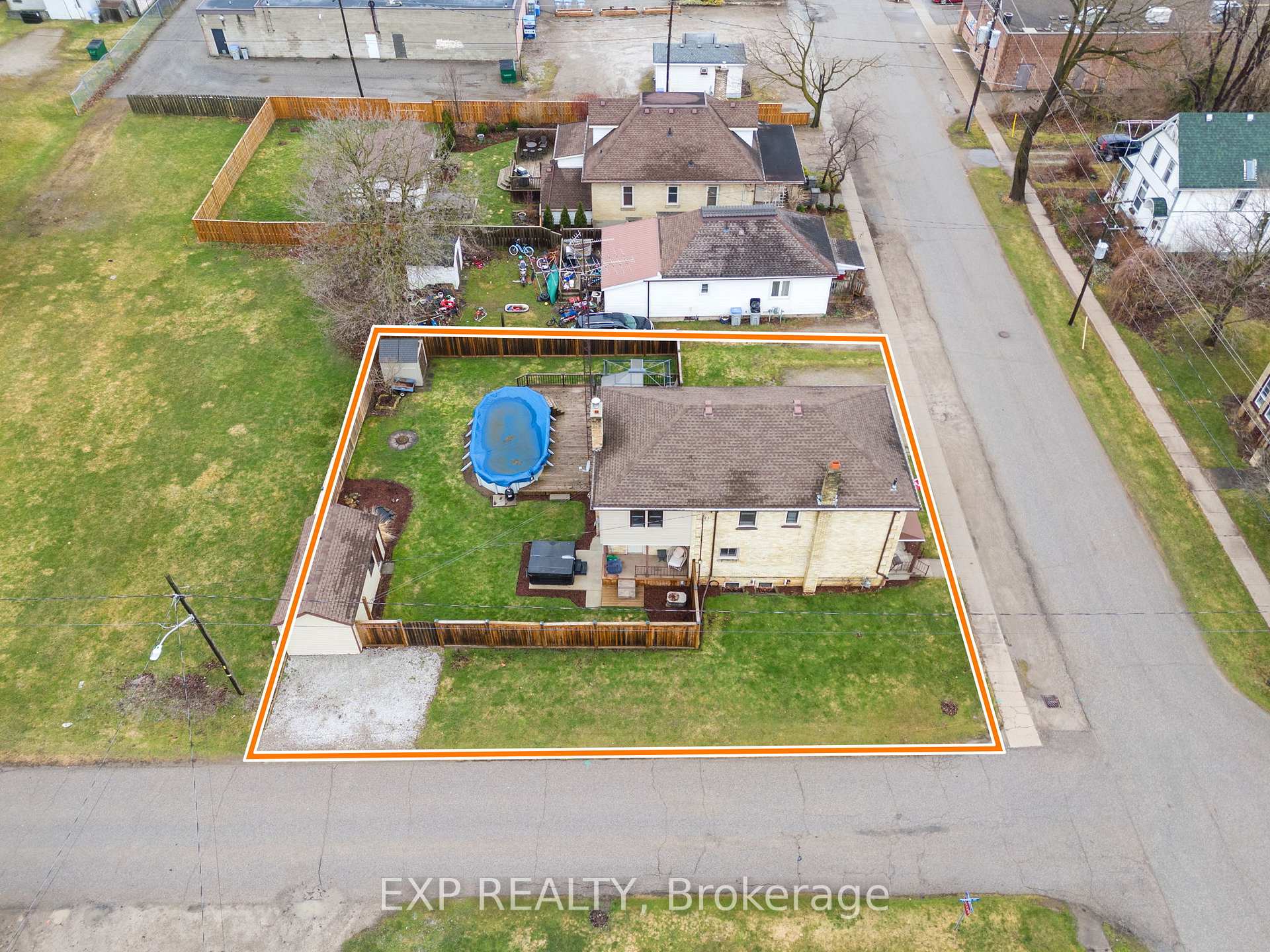 Photo 3 of 227 Anna Street, North Middlesex, Parkhill — HOMEH