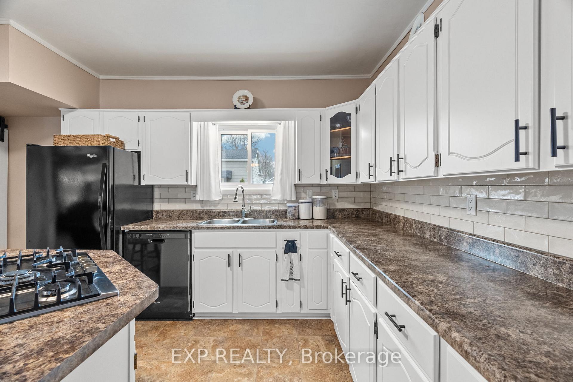 Photo 13 of 227 Anna Street, North Middlesex, Parkhill — HOMEH