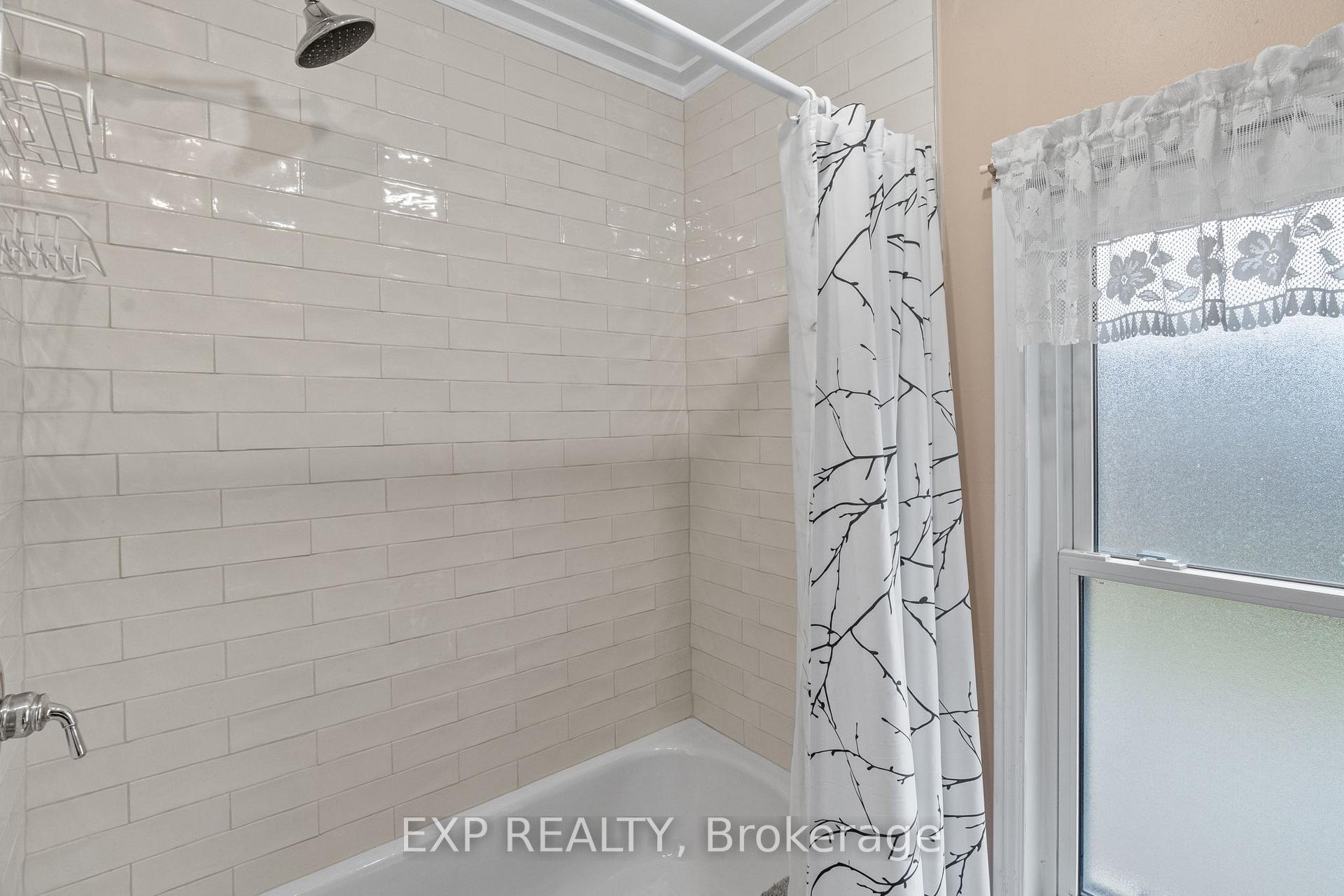Photo 23 of 227 Anna Street, North Middlesex, Parkhill — HOMEH