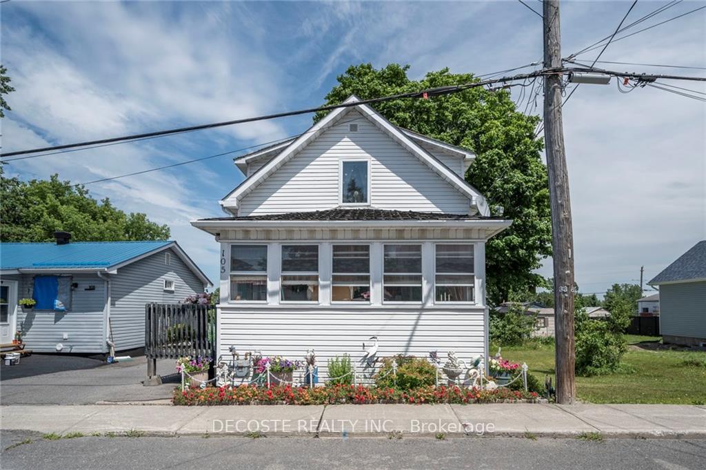 Front of 105 Dominion Street S