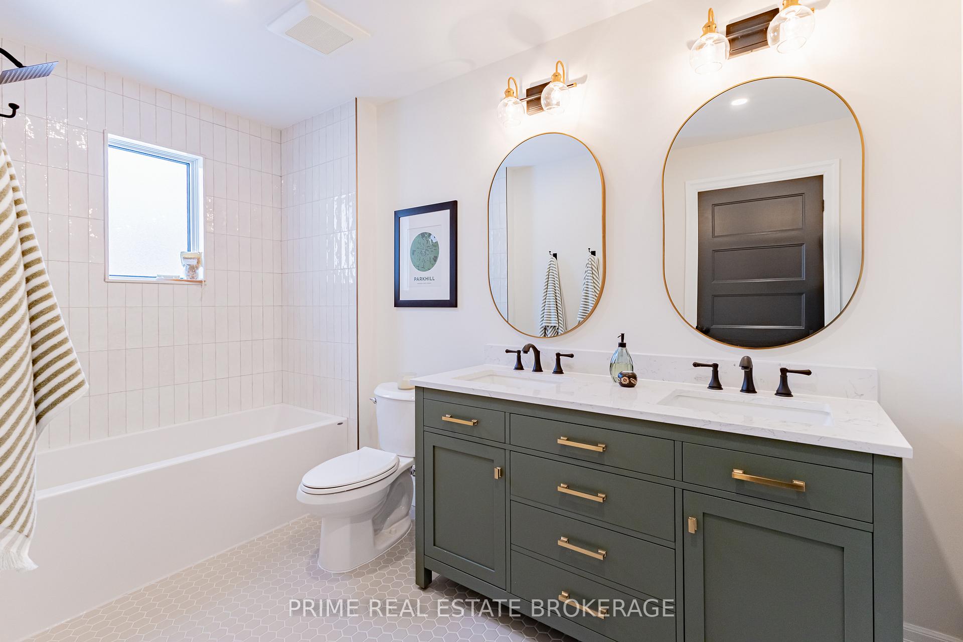 Photo 36 of 155 Broadway Street, North Middlesex, Parkhill — HOMEH