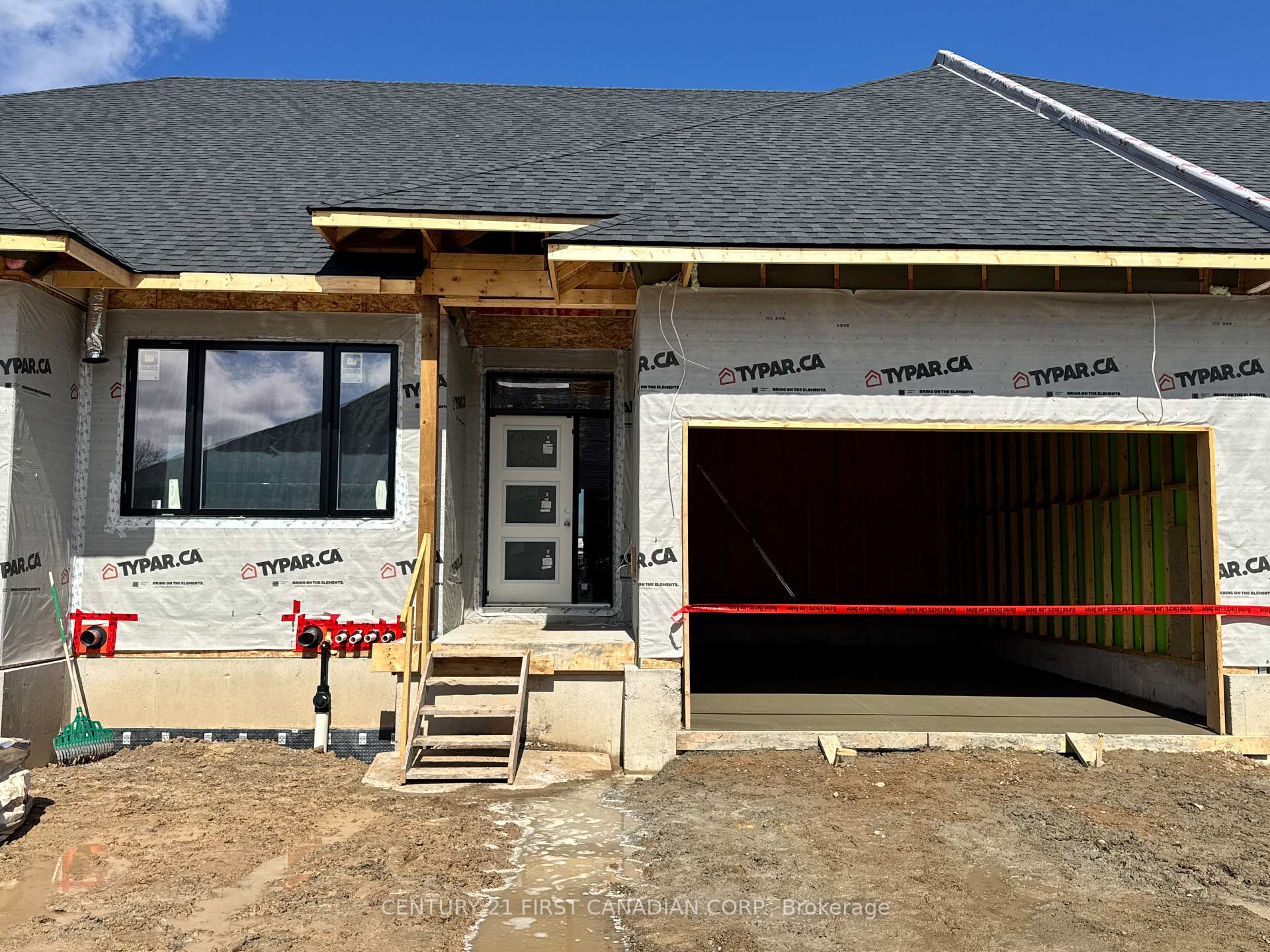 Front of Unit 6, 32 Postma Crescent