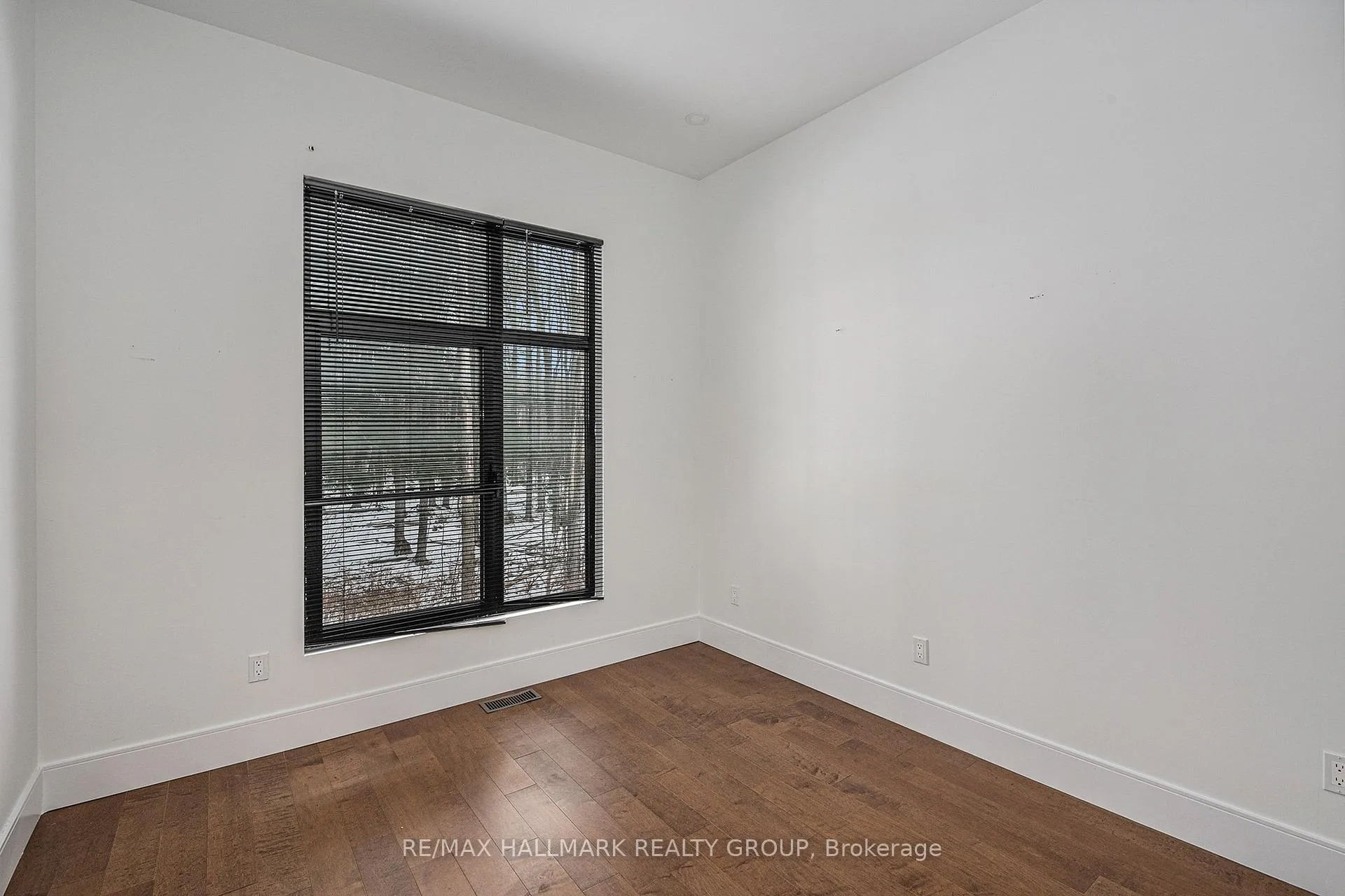 Photo 18 of 132 Robert Taite Drive, Ottawa, Cumberland Estates — HOMEH