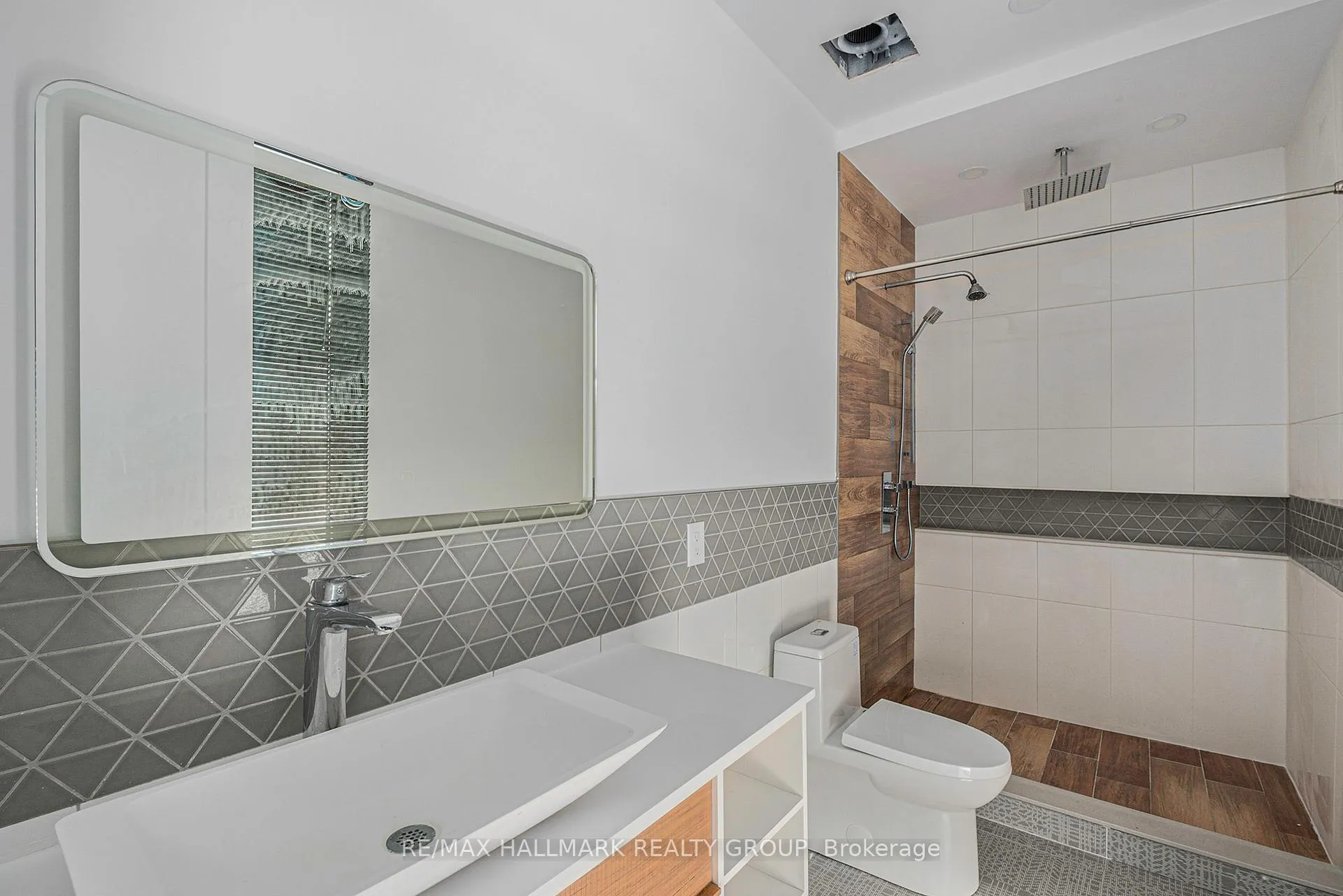 Photo 31 of 132 Robert Taite Drive, Ottawa, Cumberland Estates — HOMEH