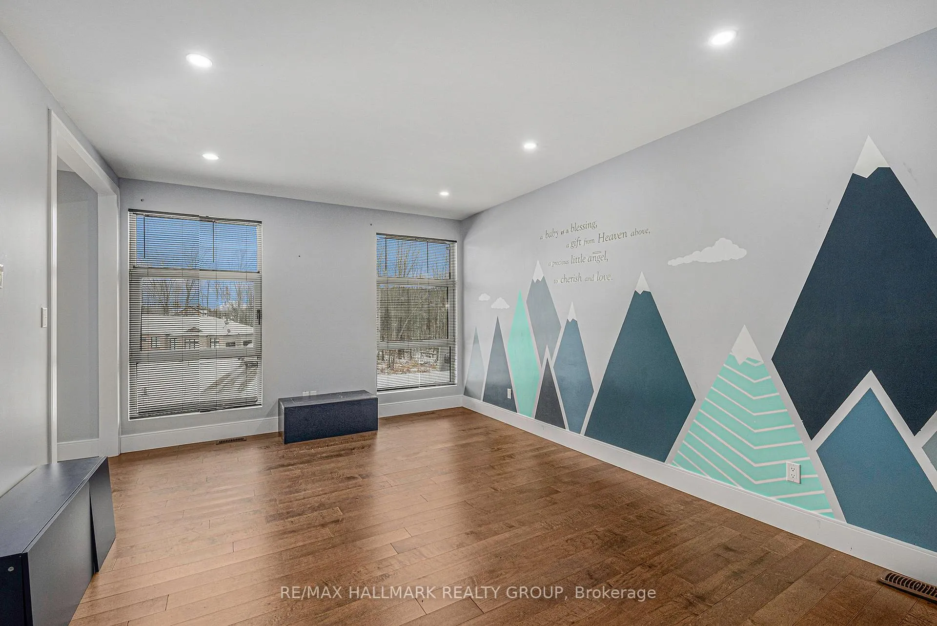 Photo 33 of 132 Robert Taite Drive, Ottawa, Cumberland Estates — HOMEH