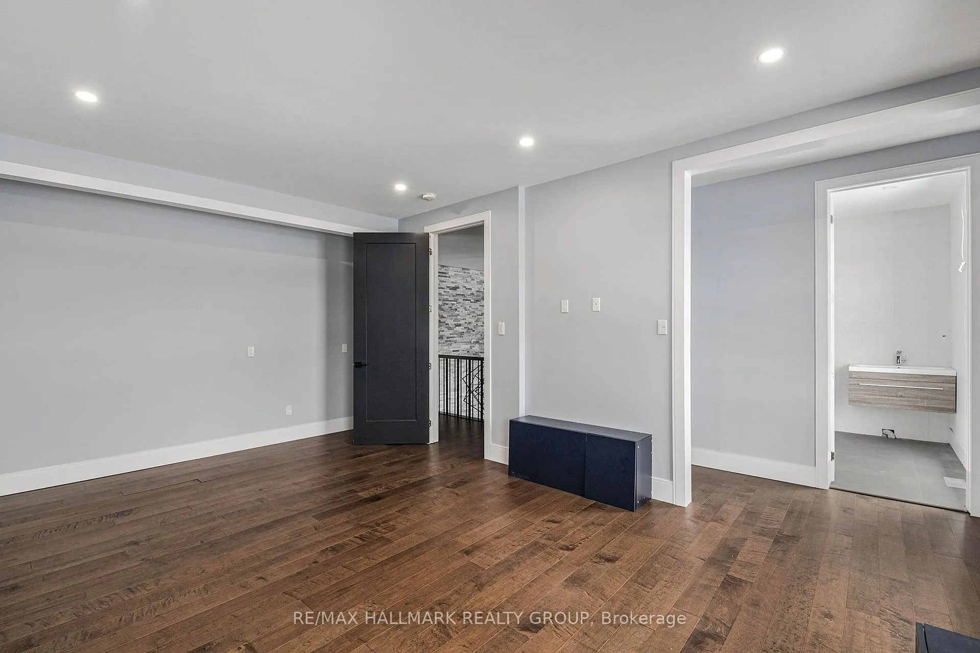Photo 34 of 132 Robert Taite Drive, Ottawa, Cumberland Estates — HOMEH