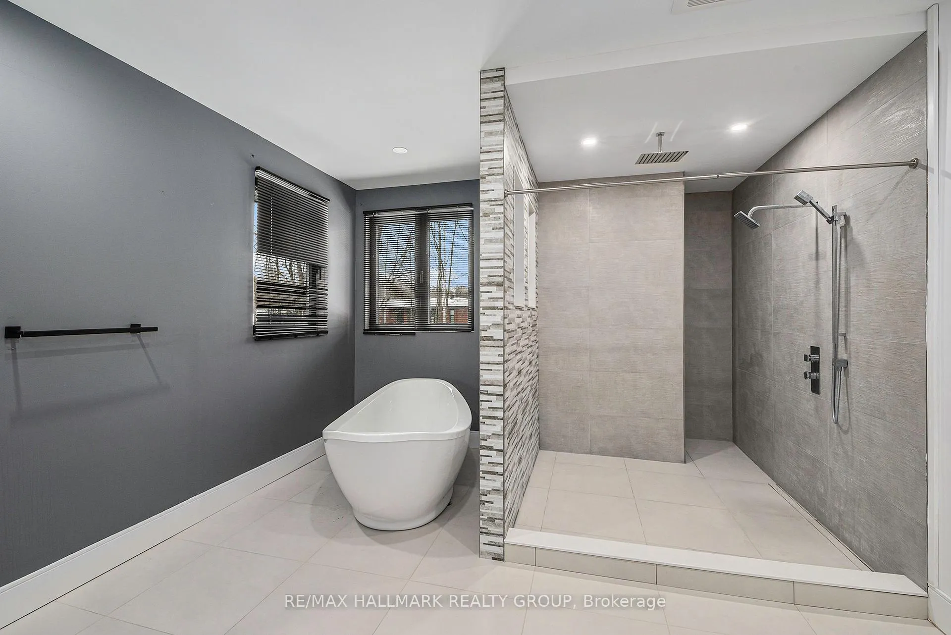 Photo 37 of 132 Robert Taite Drive, Ottawa, Cumberland Estates — HOMEH