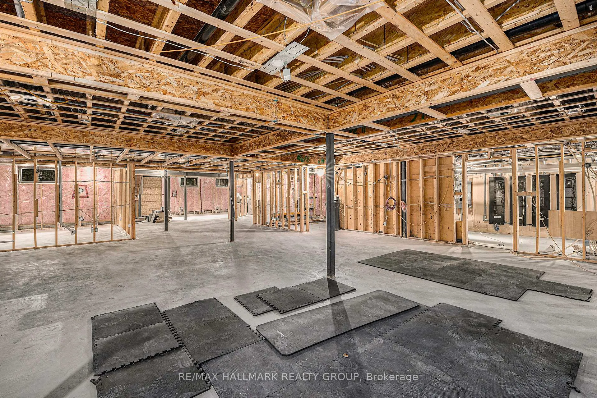 Photo 40 of 132 Robert Taite Drive, Ottawa, Cumberland Estates — HOMEH