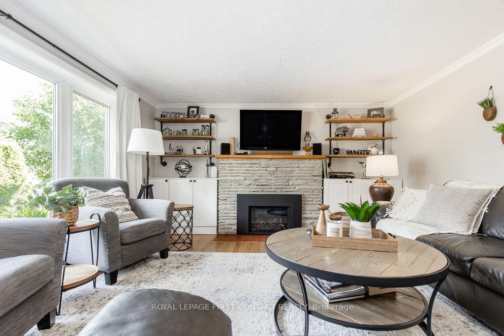 Photo 2 of 315 Crawford Street, Orillia — HOMEH
