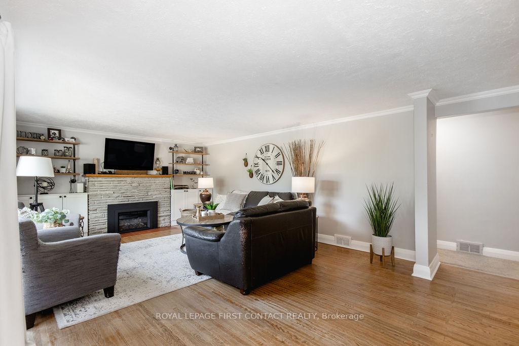 Photo 10 of 315 Crawford Street, Orillia — HOMEH
