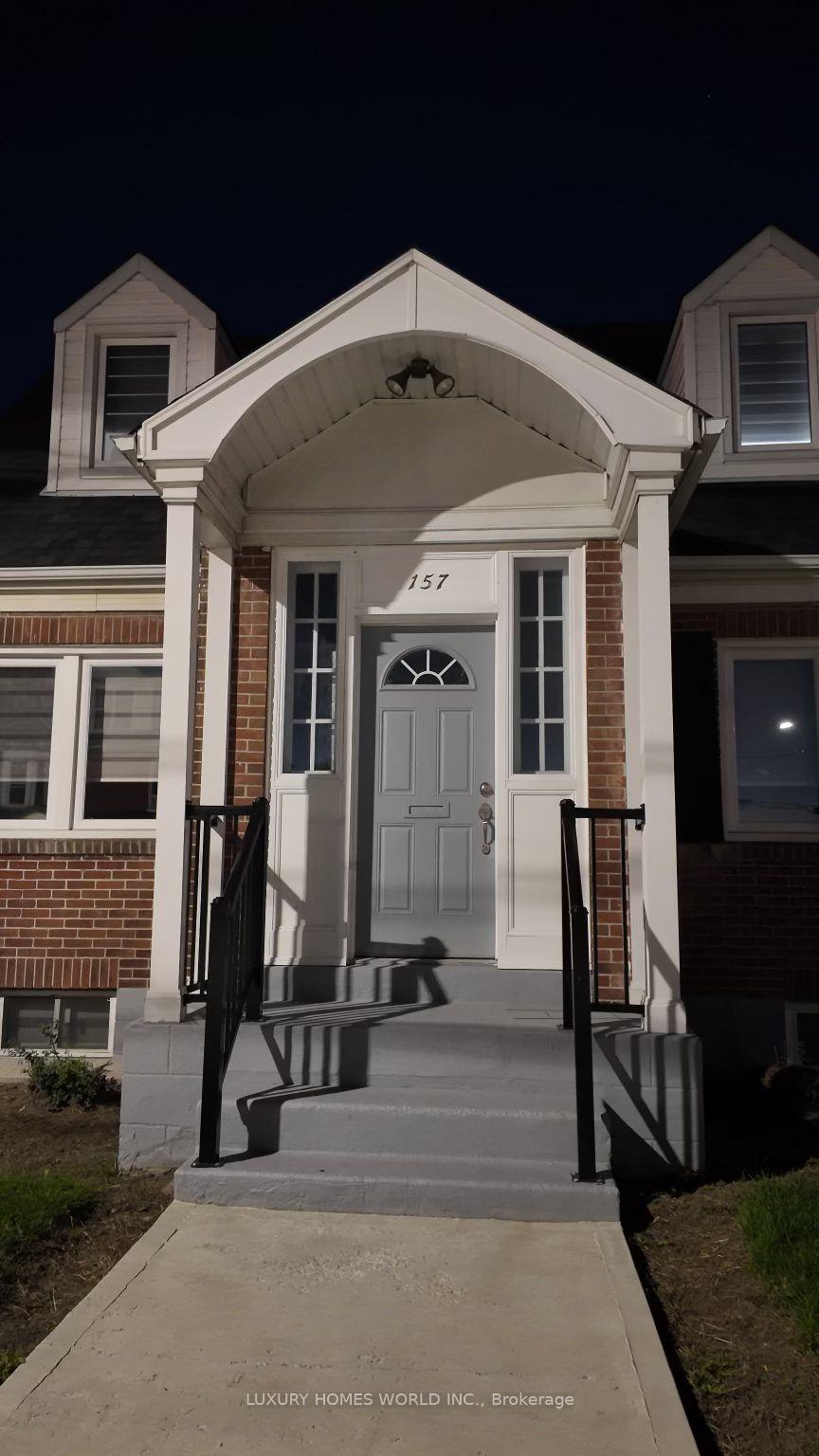 Front of 157 Centre Street S